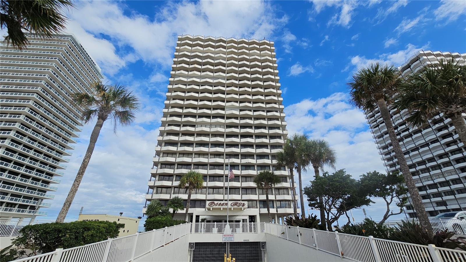 Condominium in DAYTONA BEACH, FL - Daniel Dourado