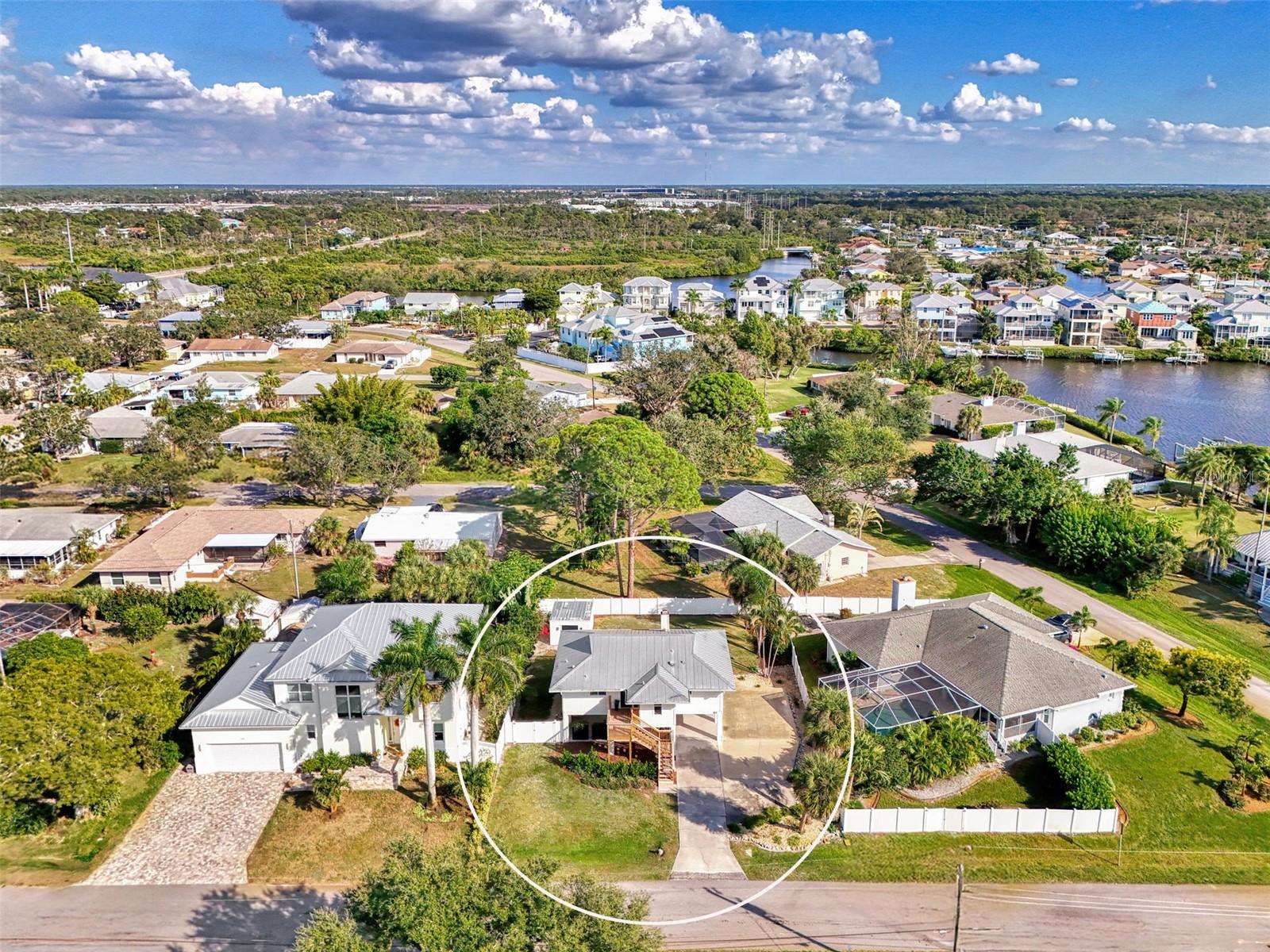 Single Family Residence in NOKOMIS, FL - Daniel Dourado