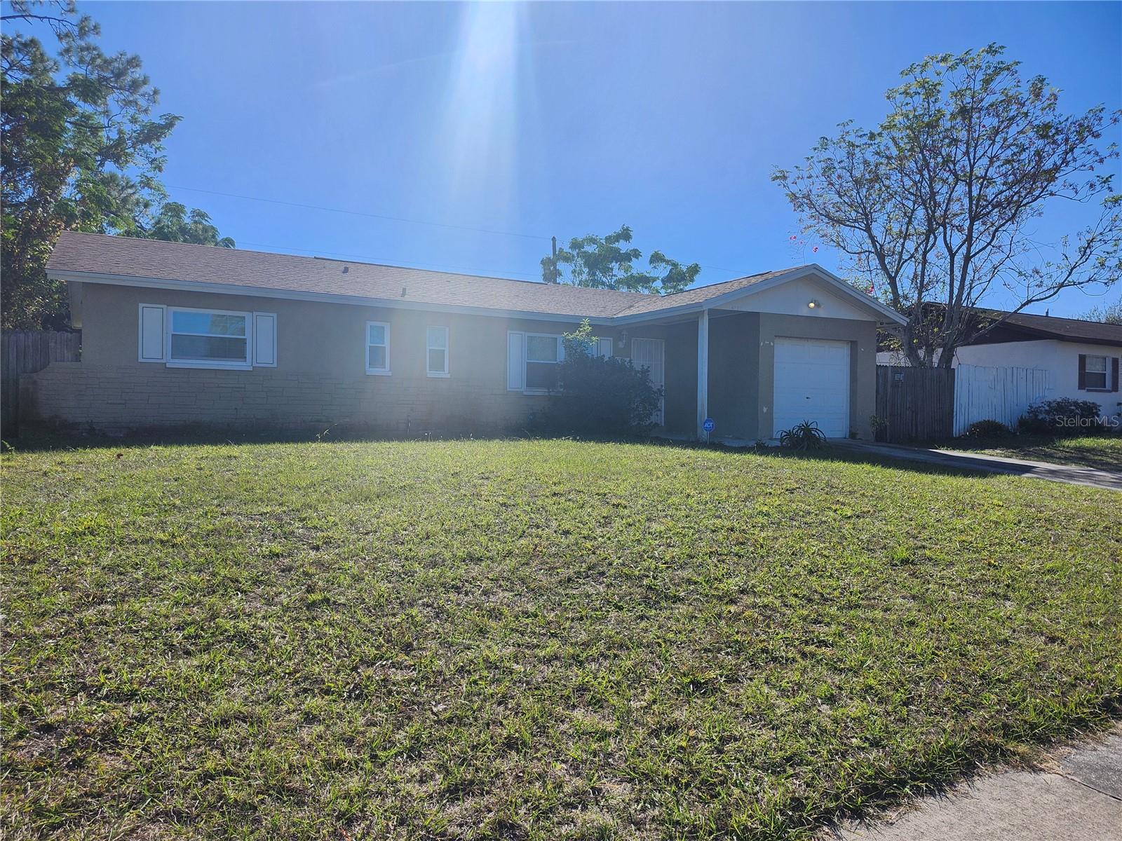 Single Family Residence in ORLANDO, FL - Daniel Dourado