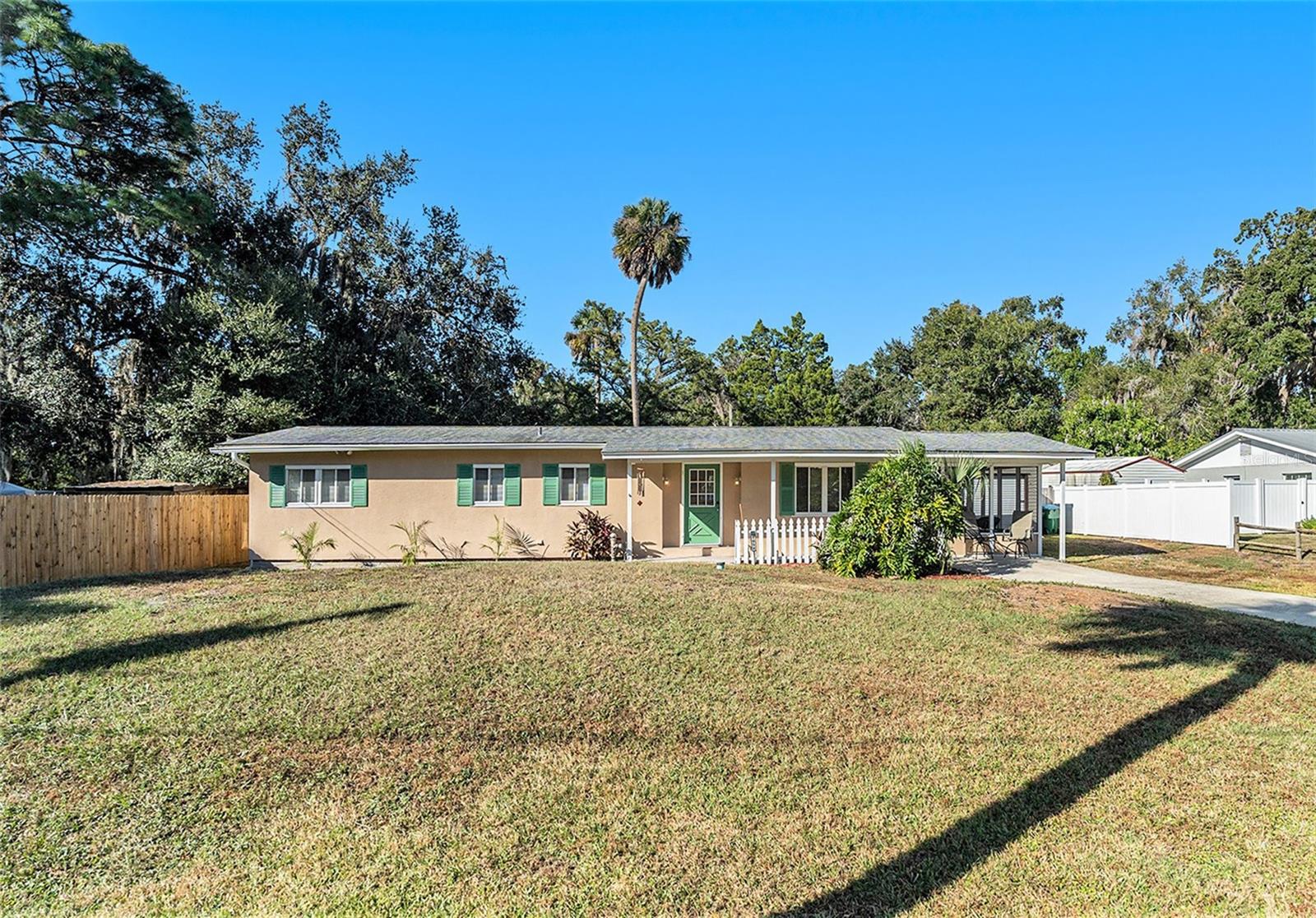 Single Family Residence in CRYSTAL RIVER, FL - Daniel Dourado