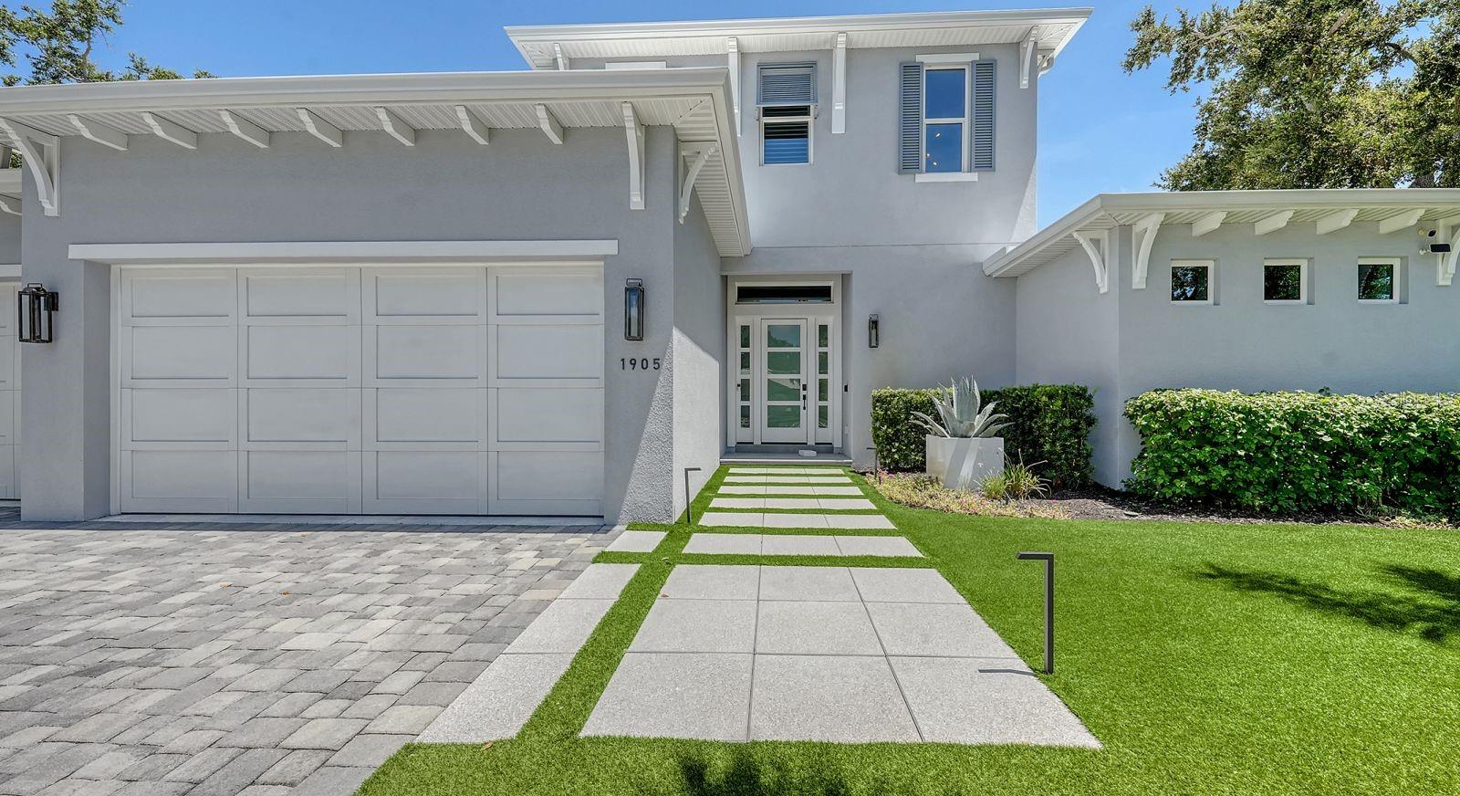 Single Family Residence in SARASOTA, FL - Daniel Dourado