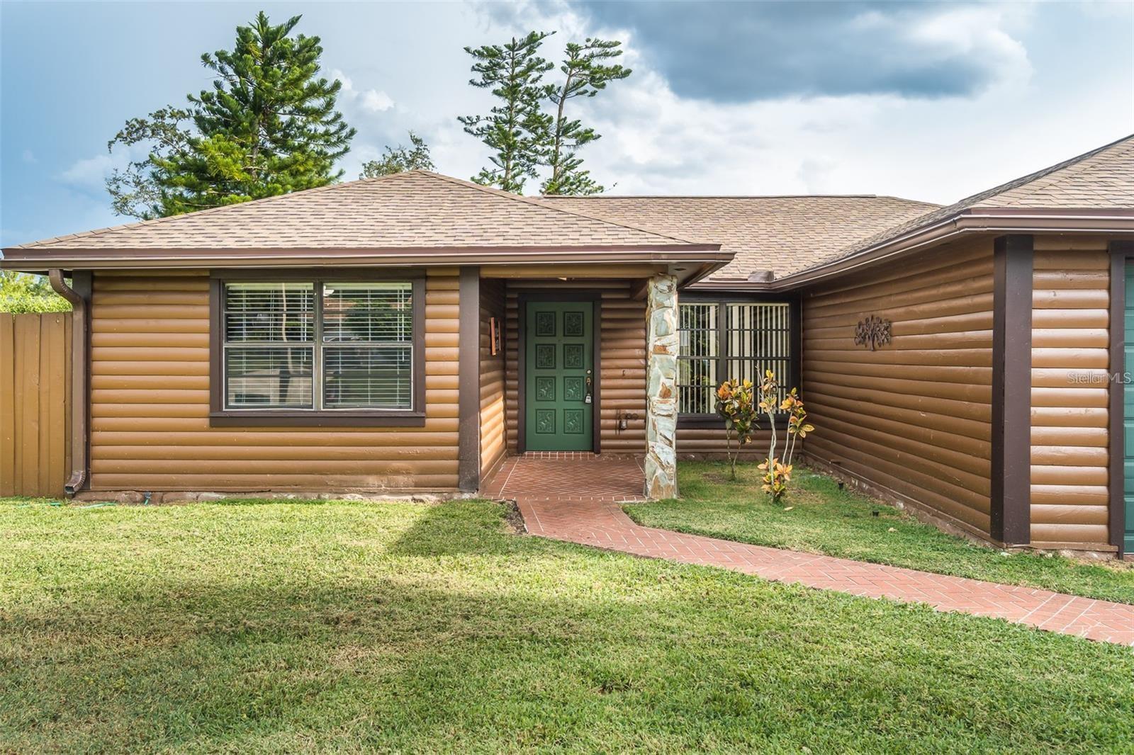 Single Family Residence in VALRICO, FL - Daniel Dourado