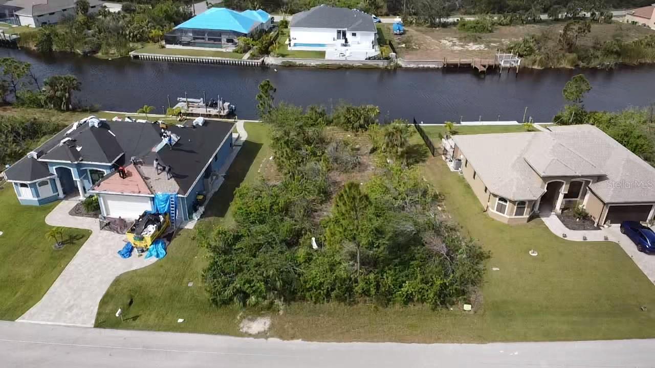 Single Family Residence em PORT CHARLOTTE, FL - Daniel Dourado