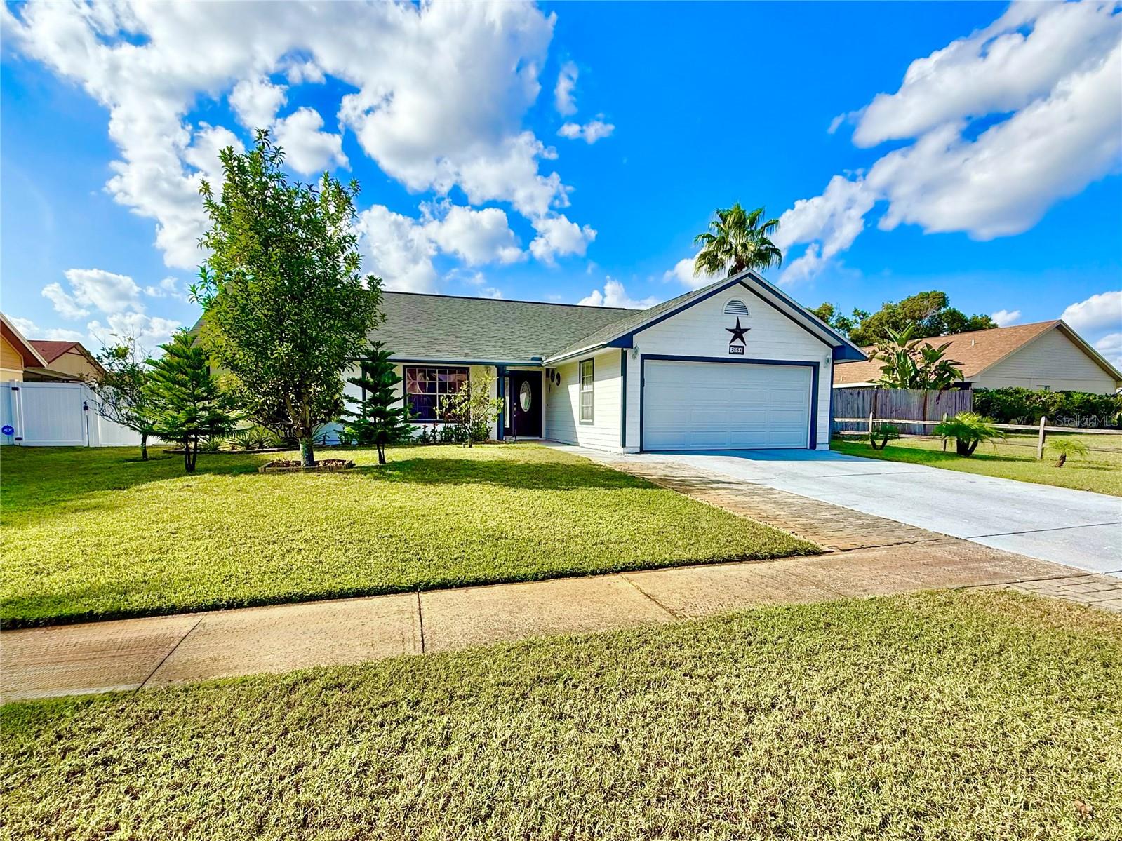 Single Family Residence in ORLANDO, FL - Daniel Dourado