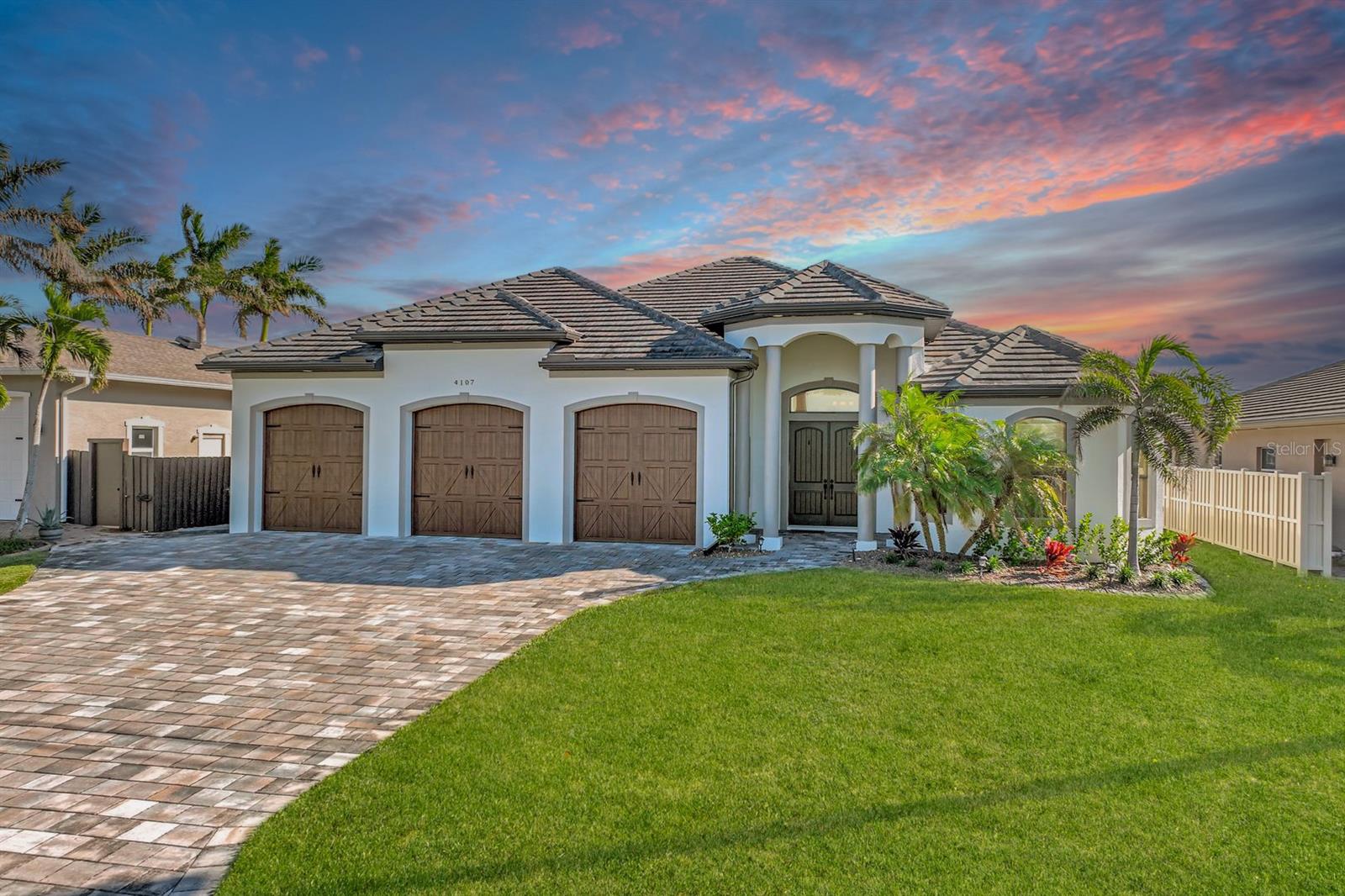 Single Family Residence in CAPE CORAL, FL - Daniel Dourado