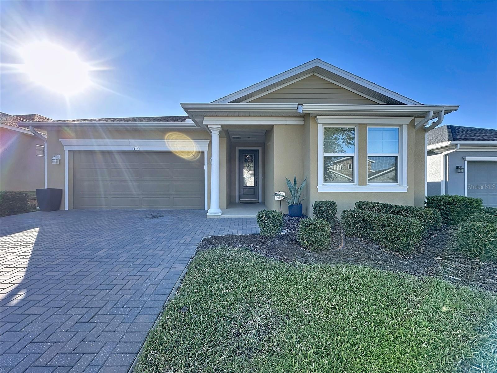 Single Family Residence in GROVELAND, FL - Daniel Dourado