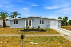 Single Family Residence em PORT CHARLOTTE, FL - Daniel Dourado