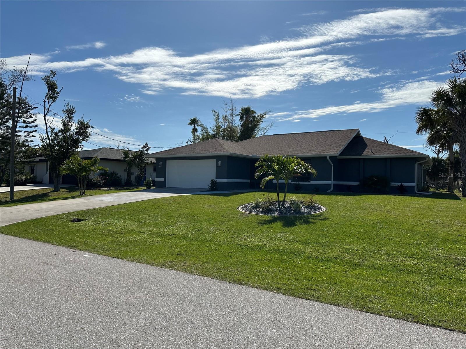 Single Family Residence em ROTONDA WEST, FL - Daniel Dourado