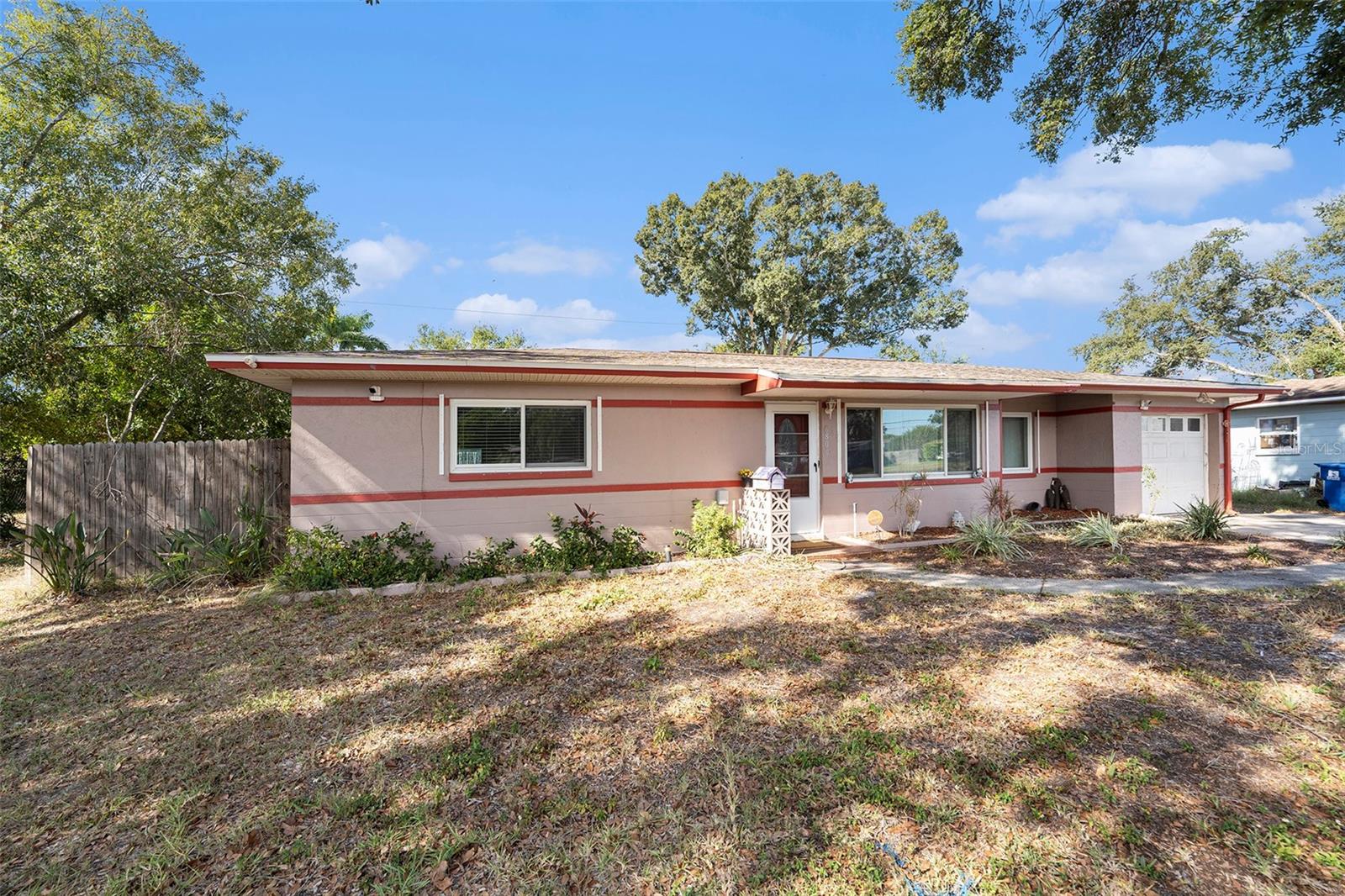 Single Family Residence em ST PETERSBURG, FL - Daniel Dourado