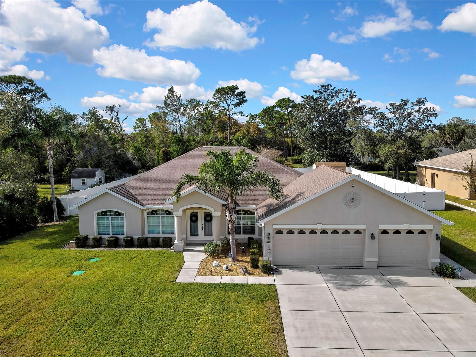 Single Family Residence em SPRING HILL, FL - Daniel Dourado