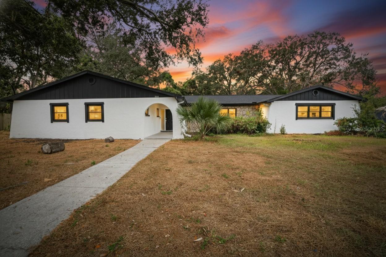 Single Family Residence in BRANDON, FL - Daniel Dourado