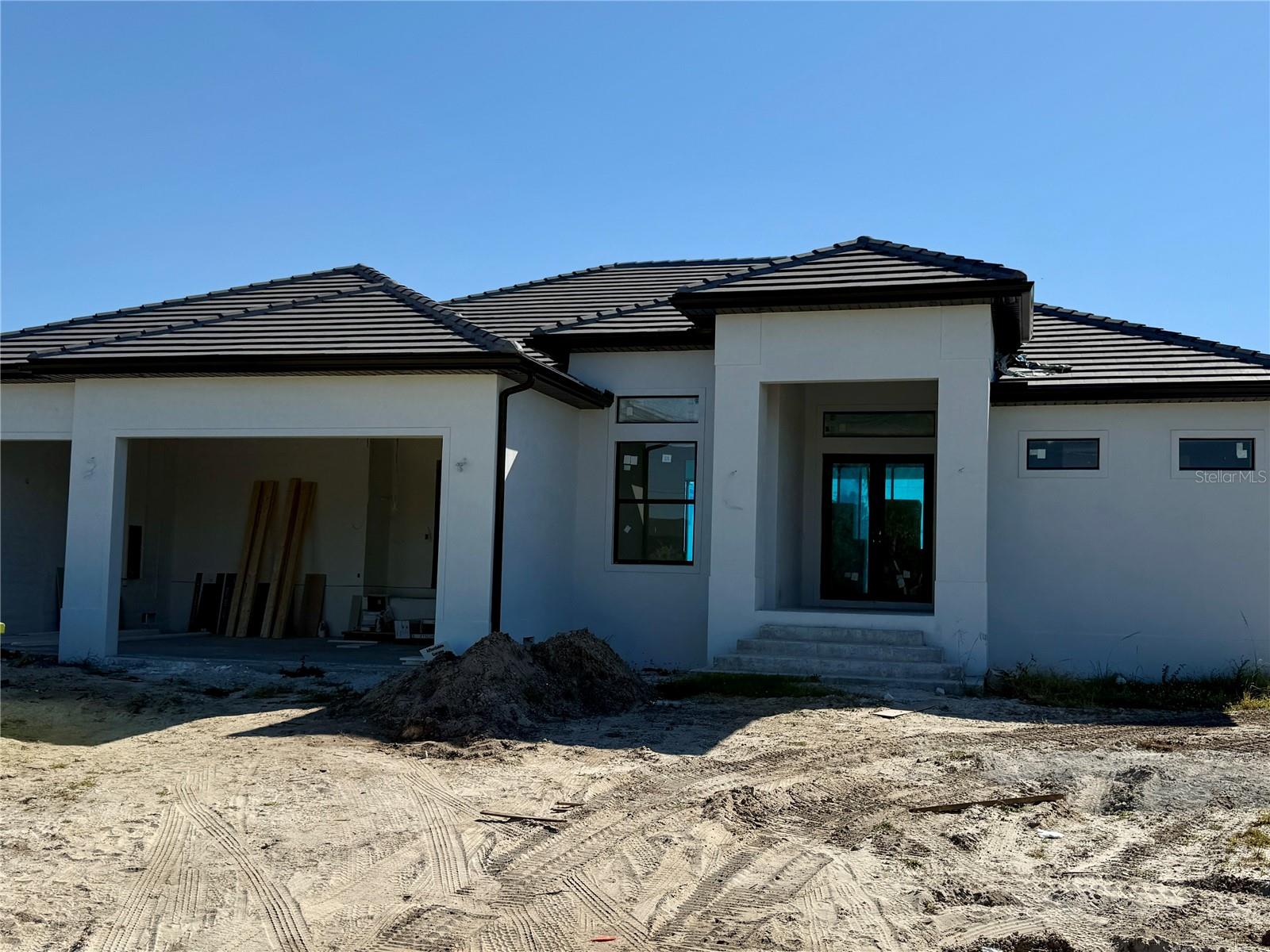 Single Family Residence em PORT CHARLOTTE, FL - Daniel Dourado