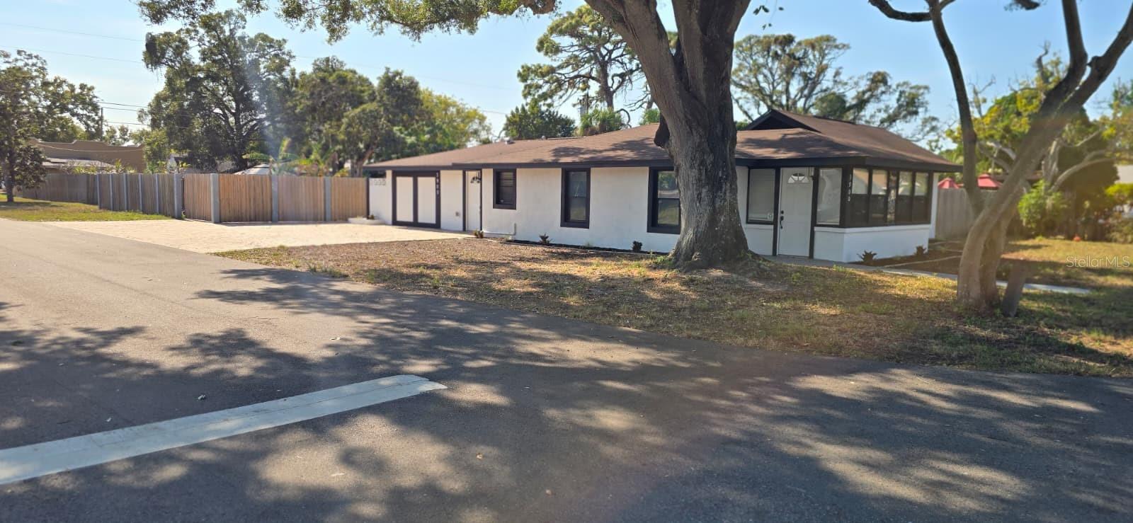 Single Family Residence em ST PETERSBURG, FL - Daniel Dourado