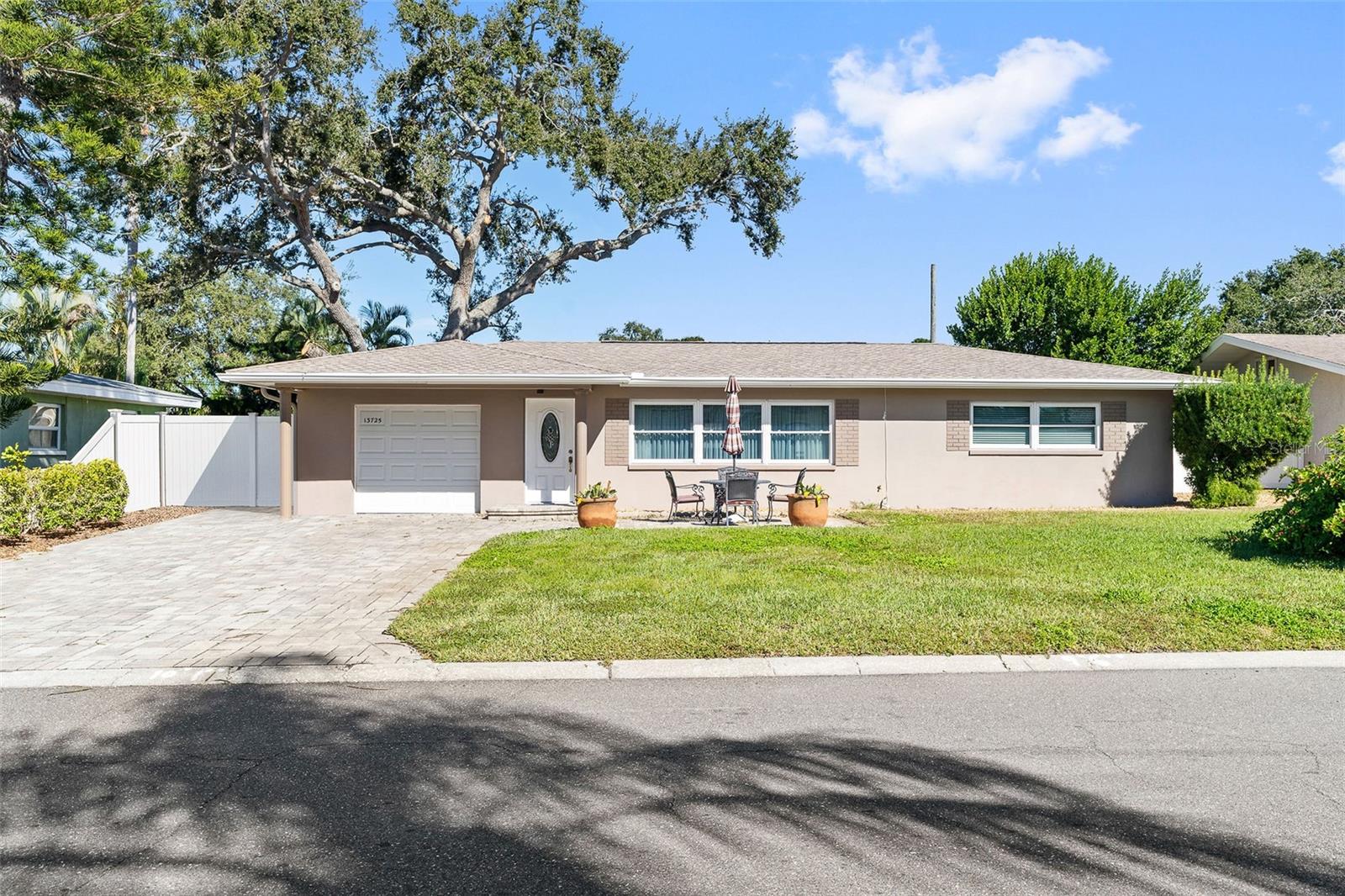 Single Family Residence em SEMINOLE, FL - Daniel Dourado