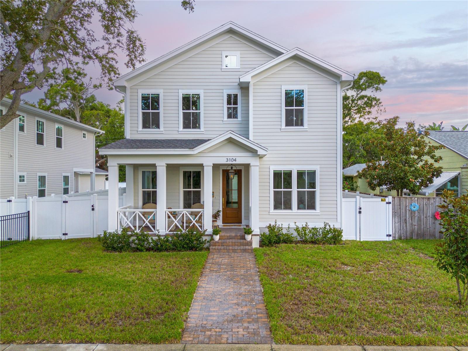 Single Family Residence em ST PETERSBURG, FL - Daniel Dourado