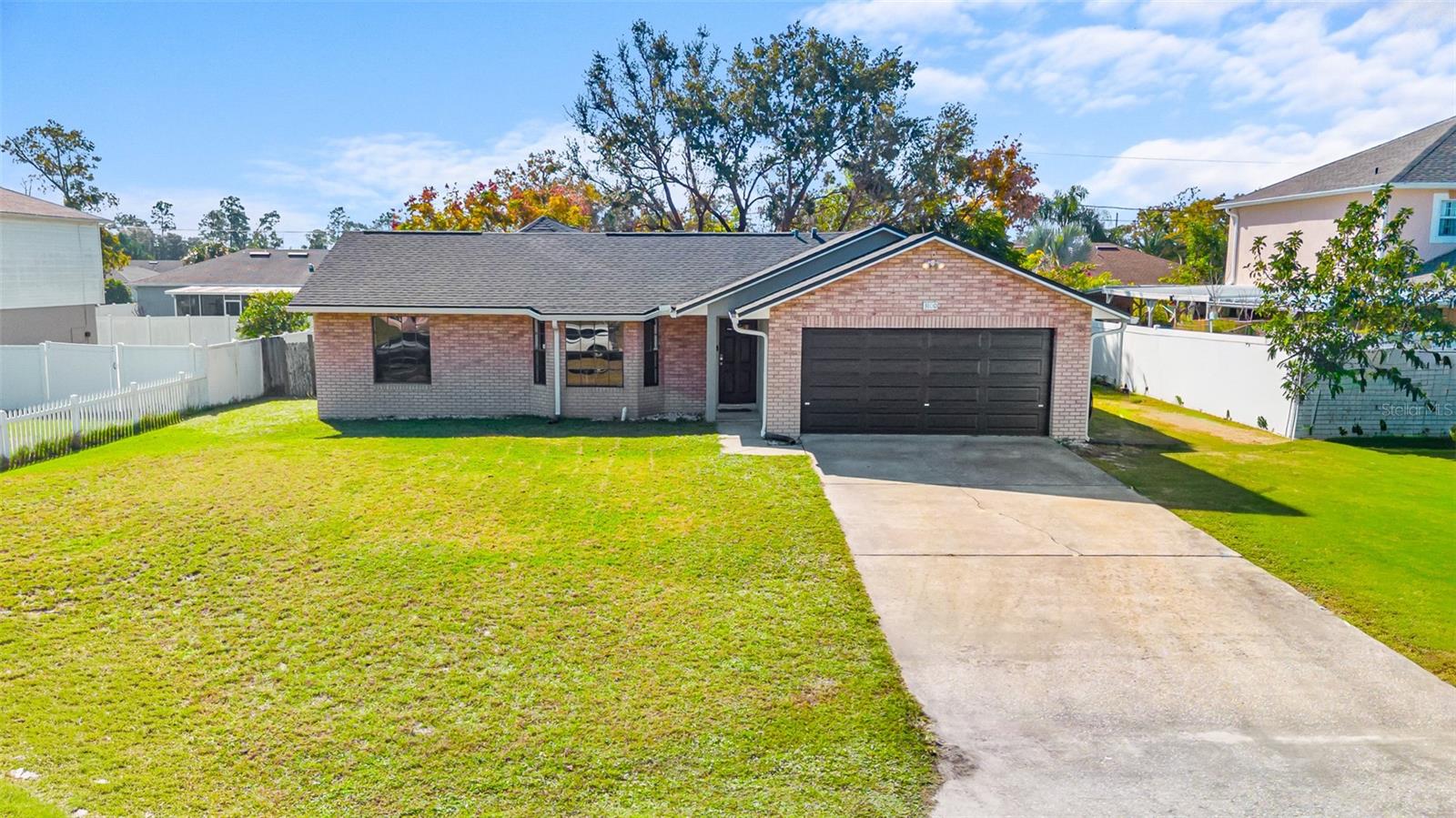 Single Family Residence in DELTONA, FL - Daniel Dourado