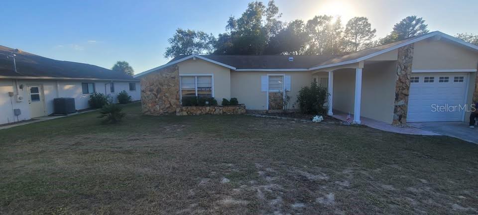 Single Family Residence em SPRING HILL, FL - Daniel Dourado