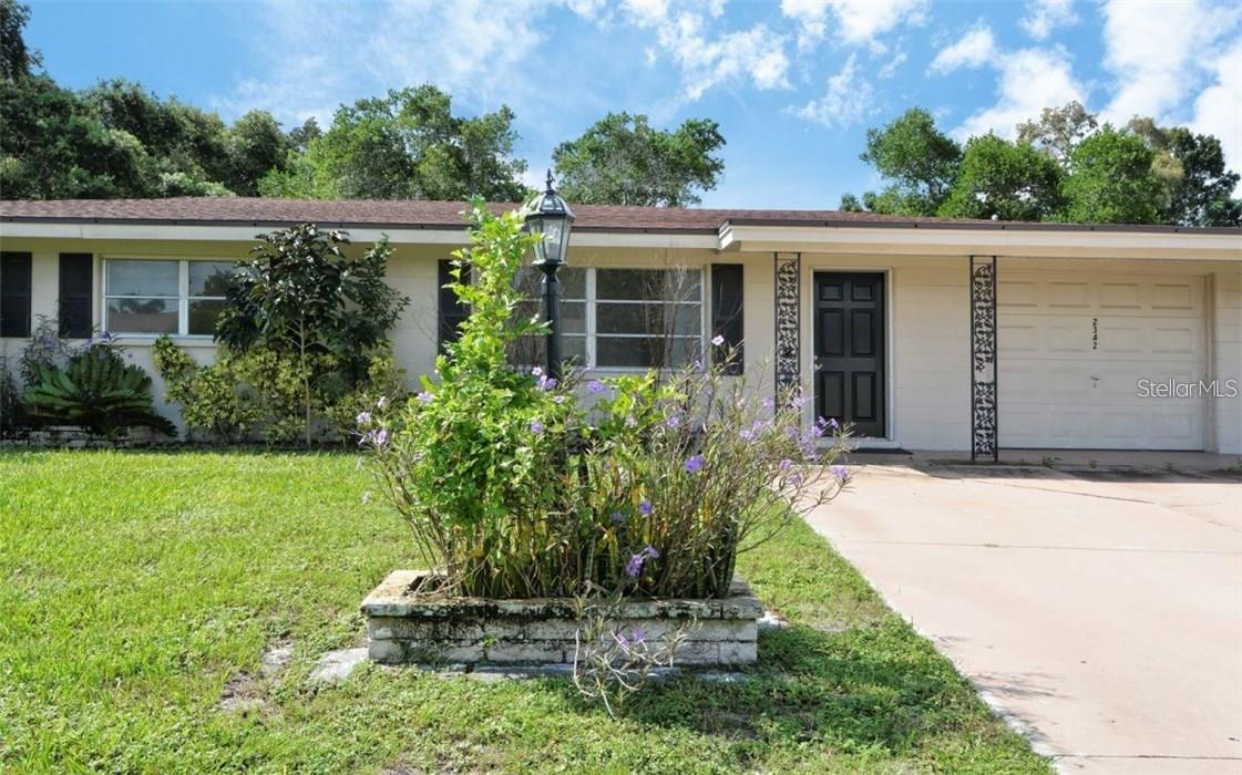 Single Family Residence in SARASOTA, FL - Daniel Dourado