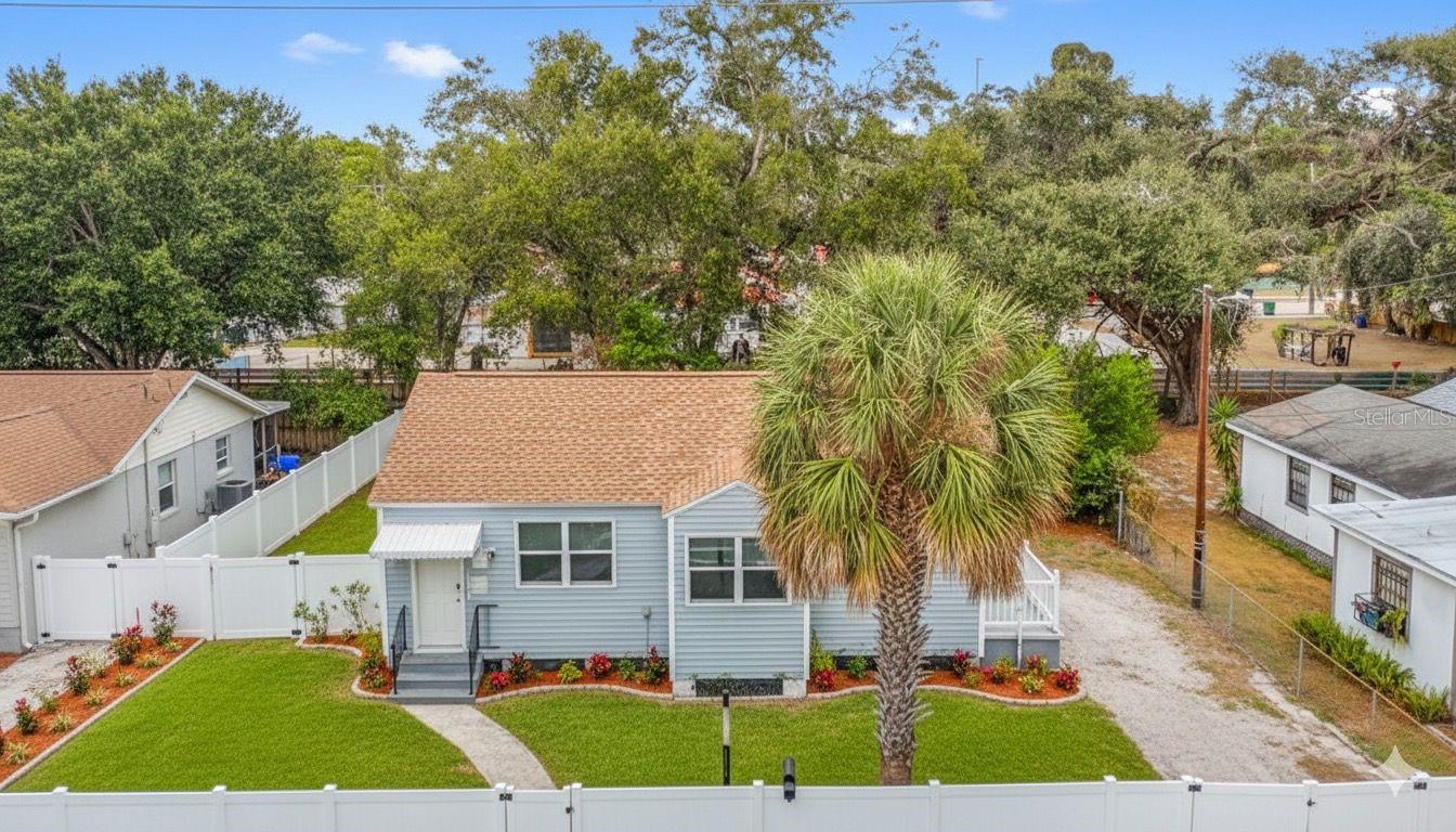 Single Family Residence in TAMPA, FL - Daniel Dourado