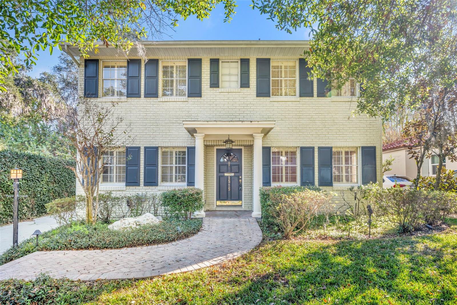 Single Family Residence in ORLANDO, FL - Daniel Dourado