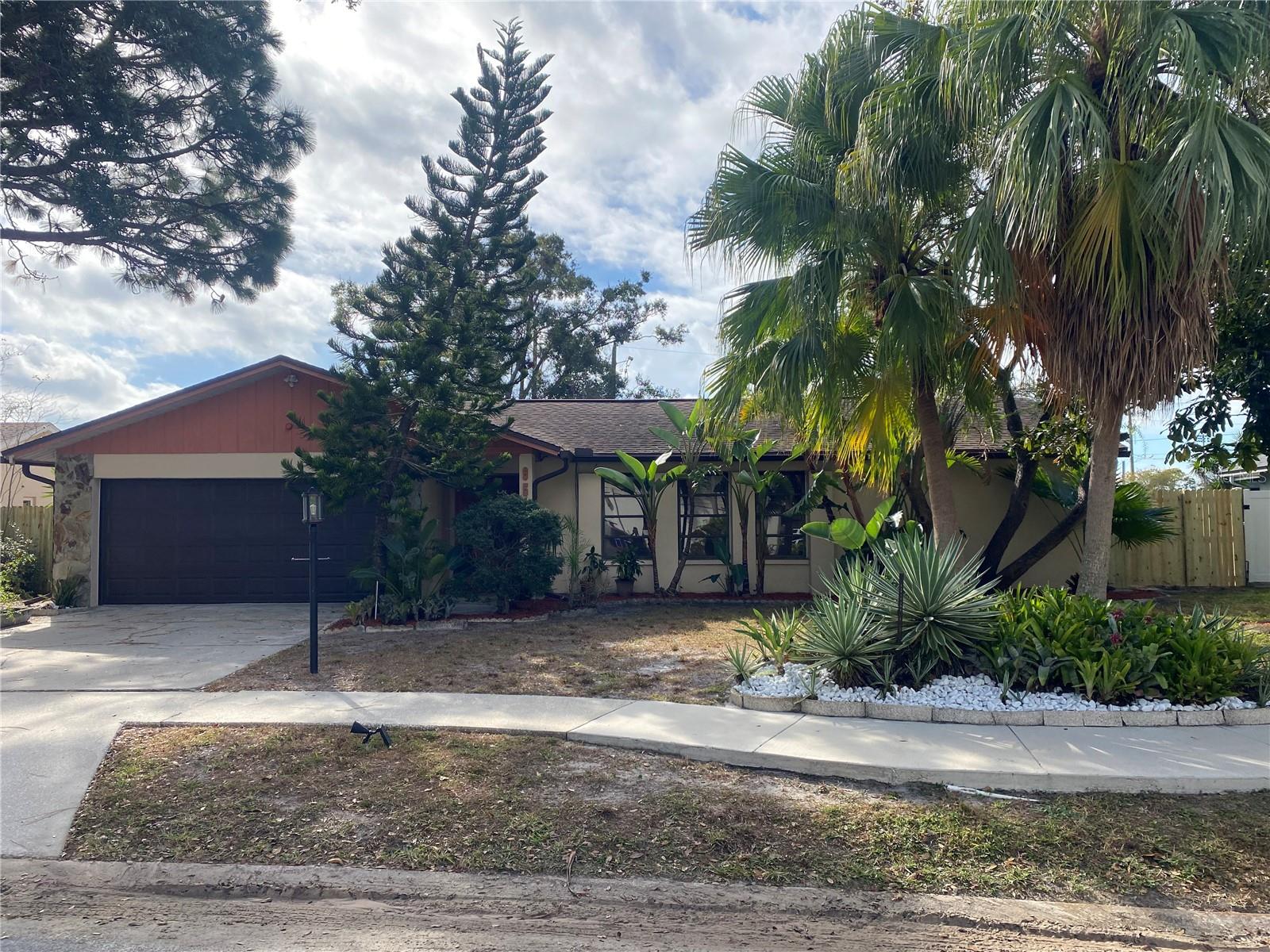 Single Family Residence em SEMINOLE, FL - Daniel Dourado