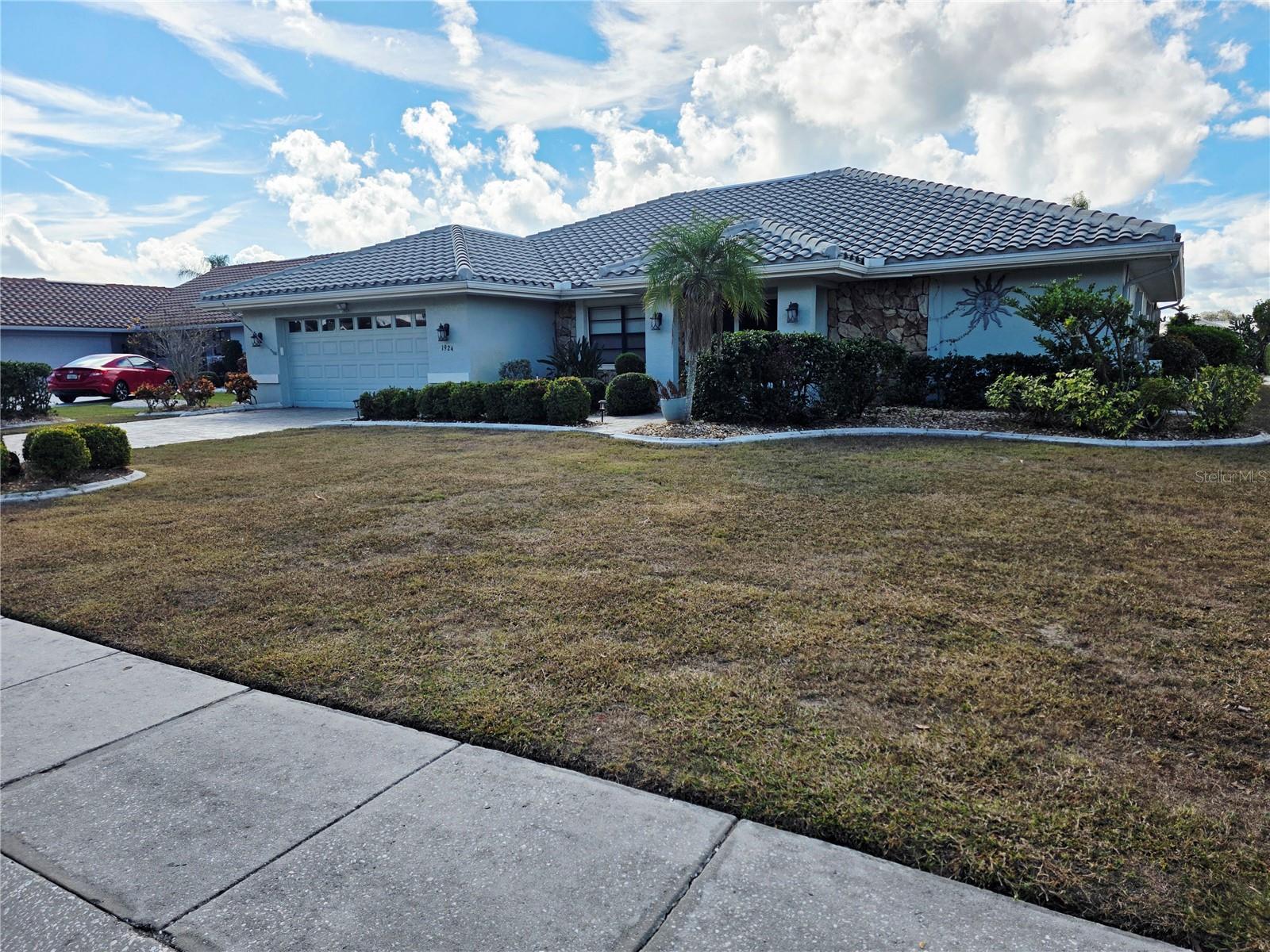 Single Family Residence em SUN CITY CENTER, FL - Daniel Dourado
