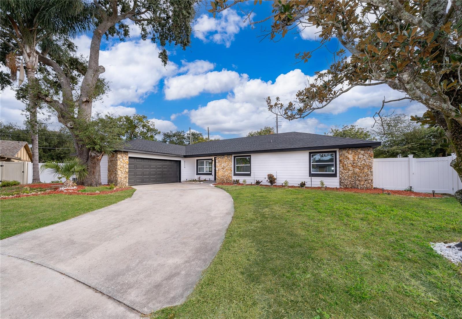 Single Family Residence in ORLANDO, FL - Daniel Dourado