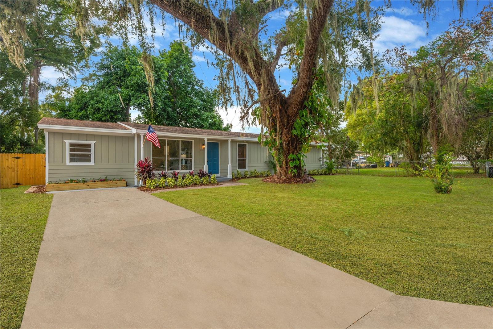 Single Family Residence em SEFFNER, FL - Daniel Dourado