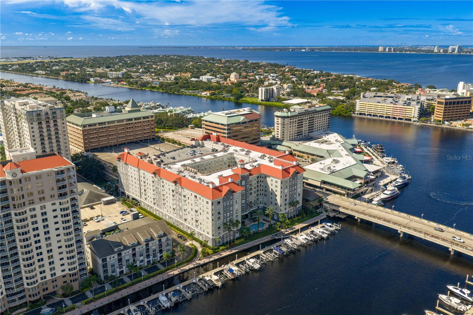 Condominium in TAMPA, FL - Daniel Dourado