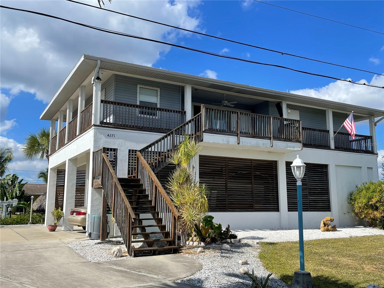 Single Family Residence em PORT CHARLOTTE, FL - Daniel Dourado