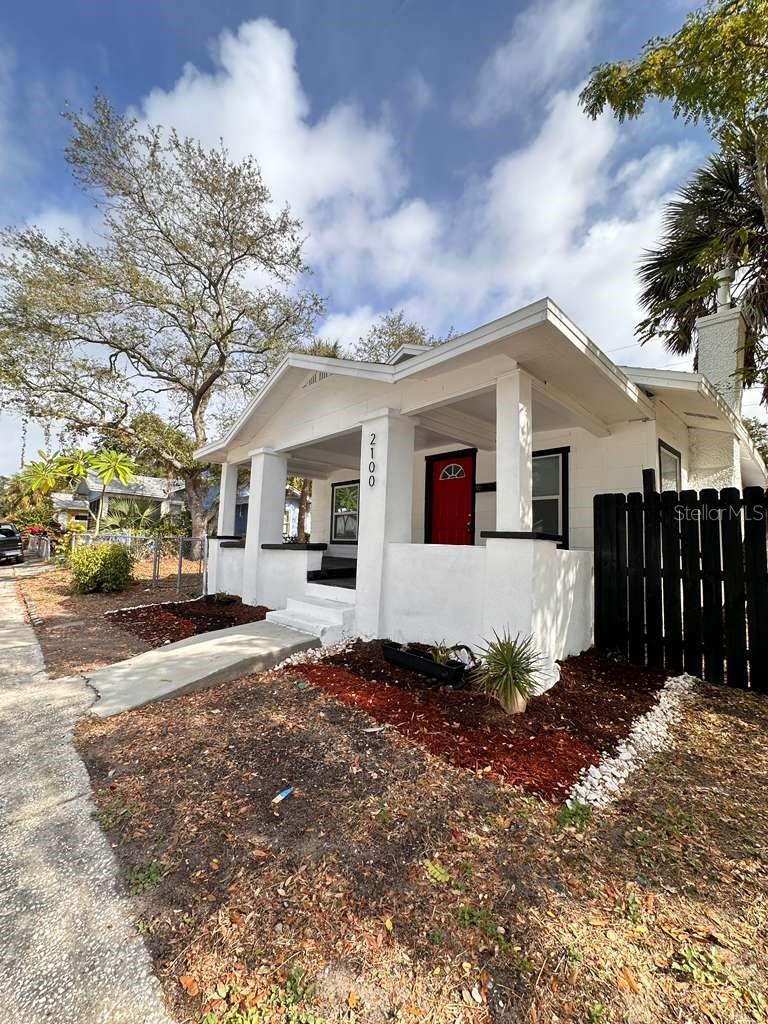 Single Family Residence em ST PETERSBURG, FL - Daniel Dourado