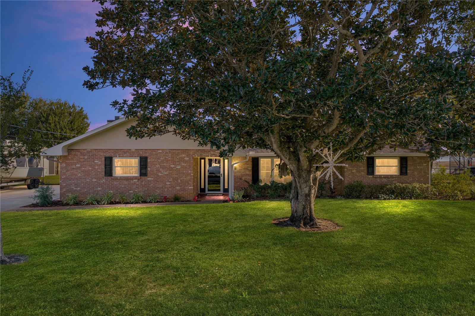 Single Family Residence in LAKE WALES, FL - Daniel Dourado