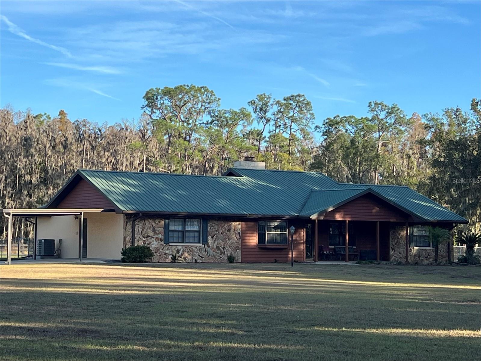Single Family Residence in PLANT CITY, FL - Daniel Dourado