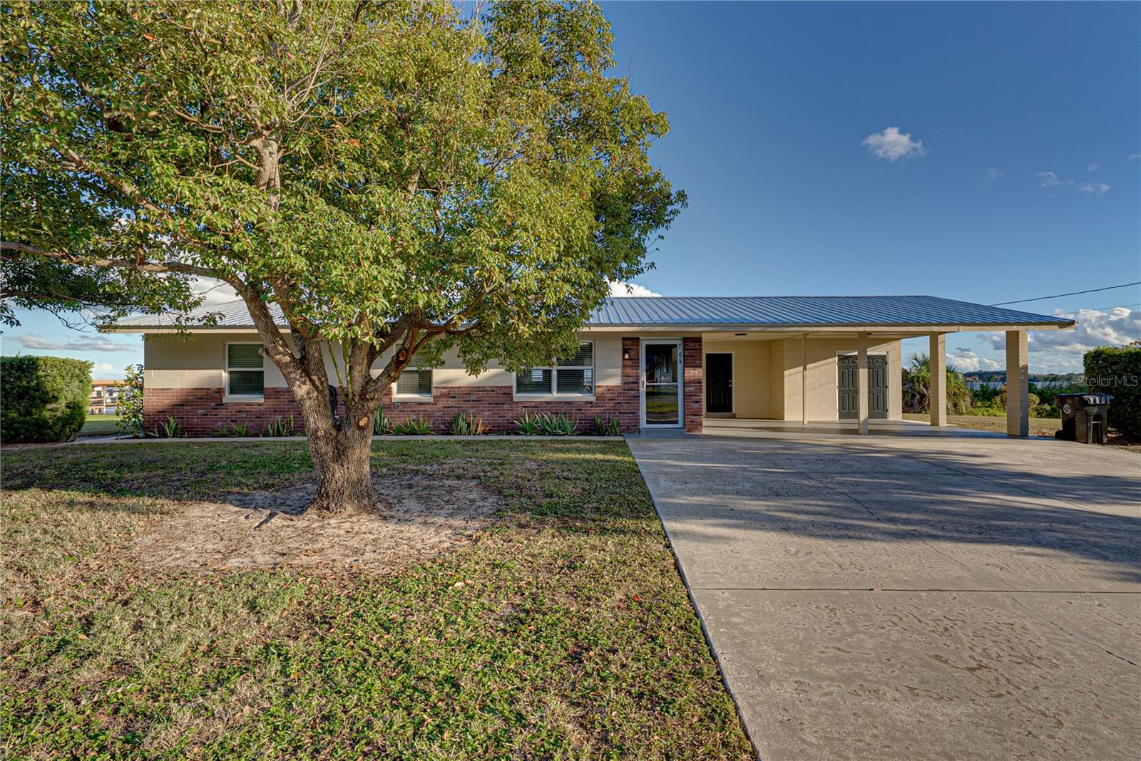 Single Family Residence em FROSTPROOF, FL - Daniel Dourado