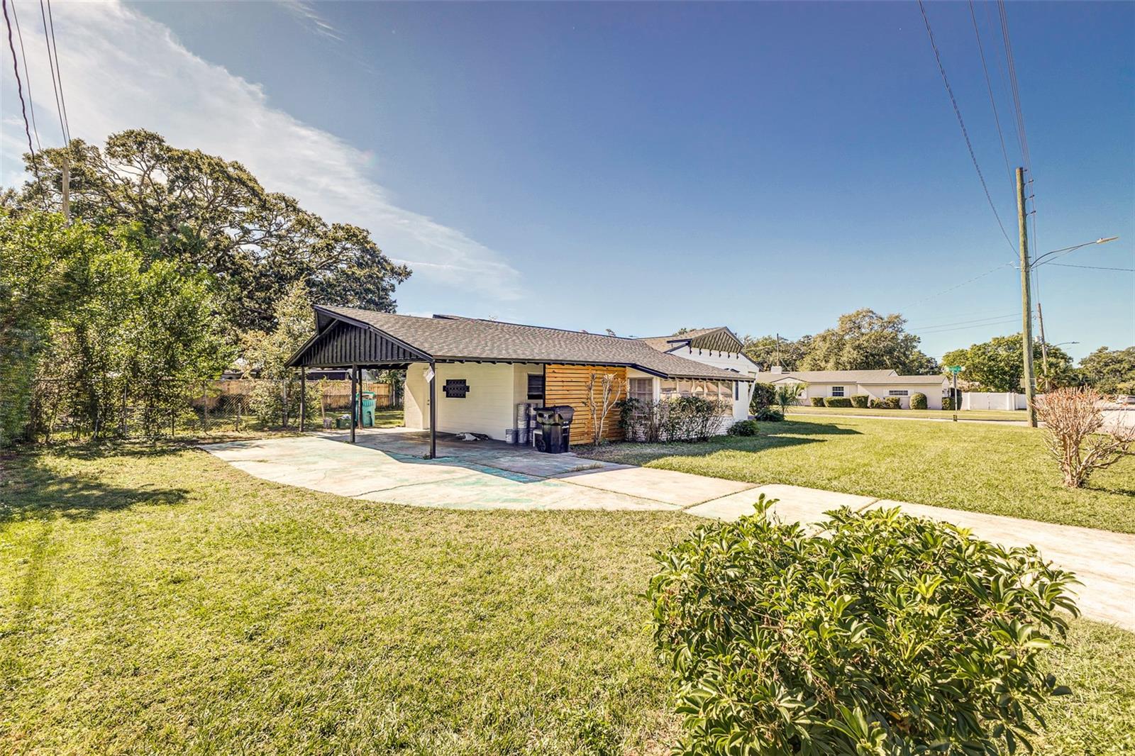 Single Family Residence in ORLANDO, FL - Daniel Dourado