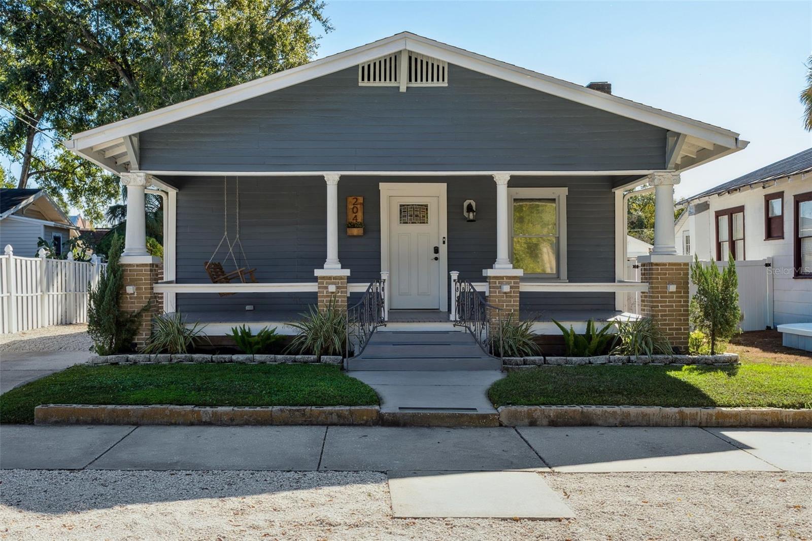 Single Family Residence in TAMPA, FL - Daniel Dourado