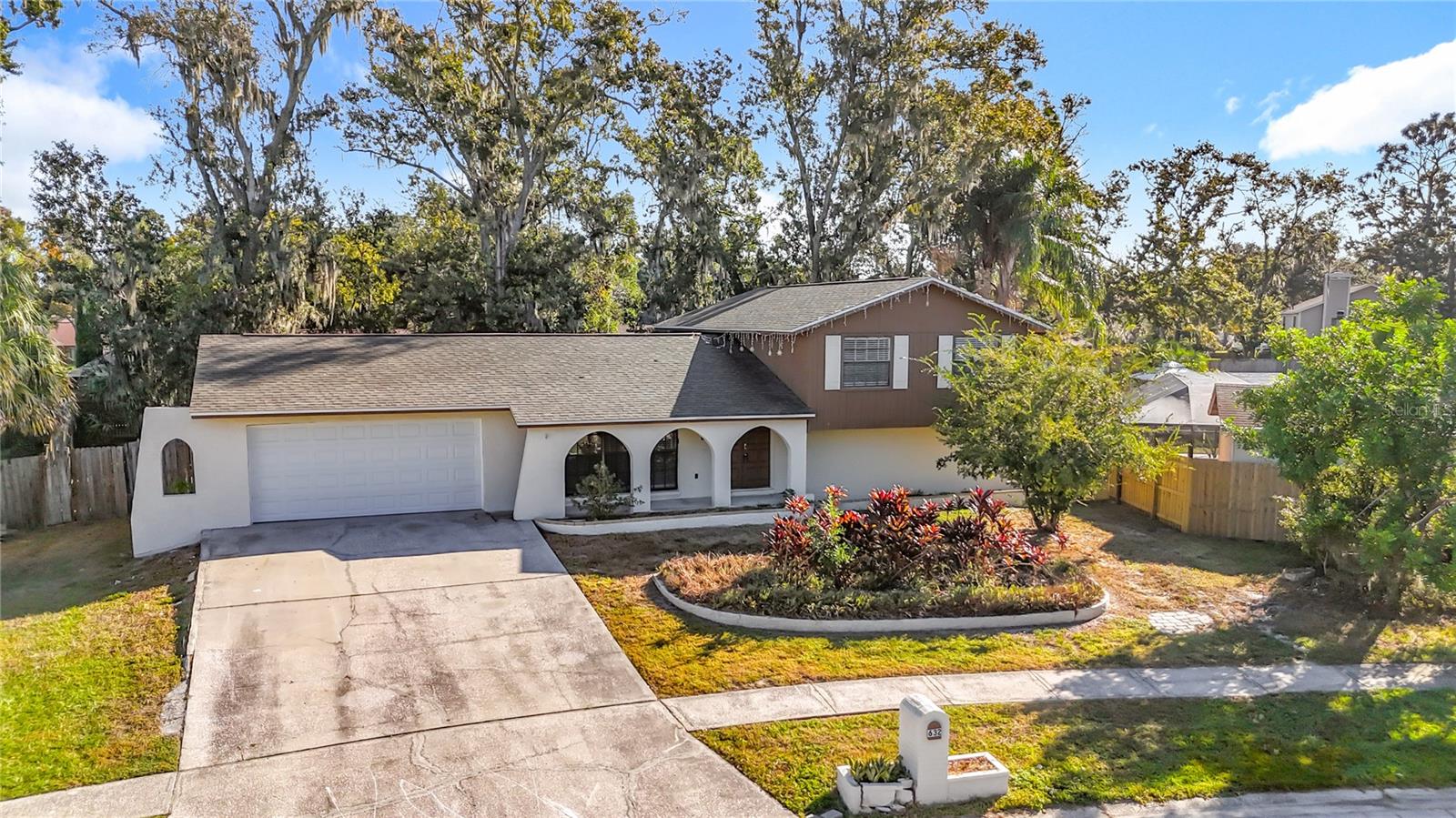 Single Family Residence in BRANDON, FL - Daniel Dourado