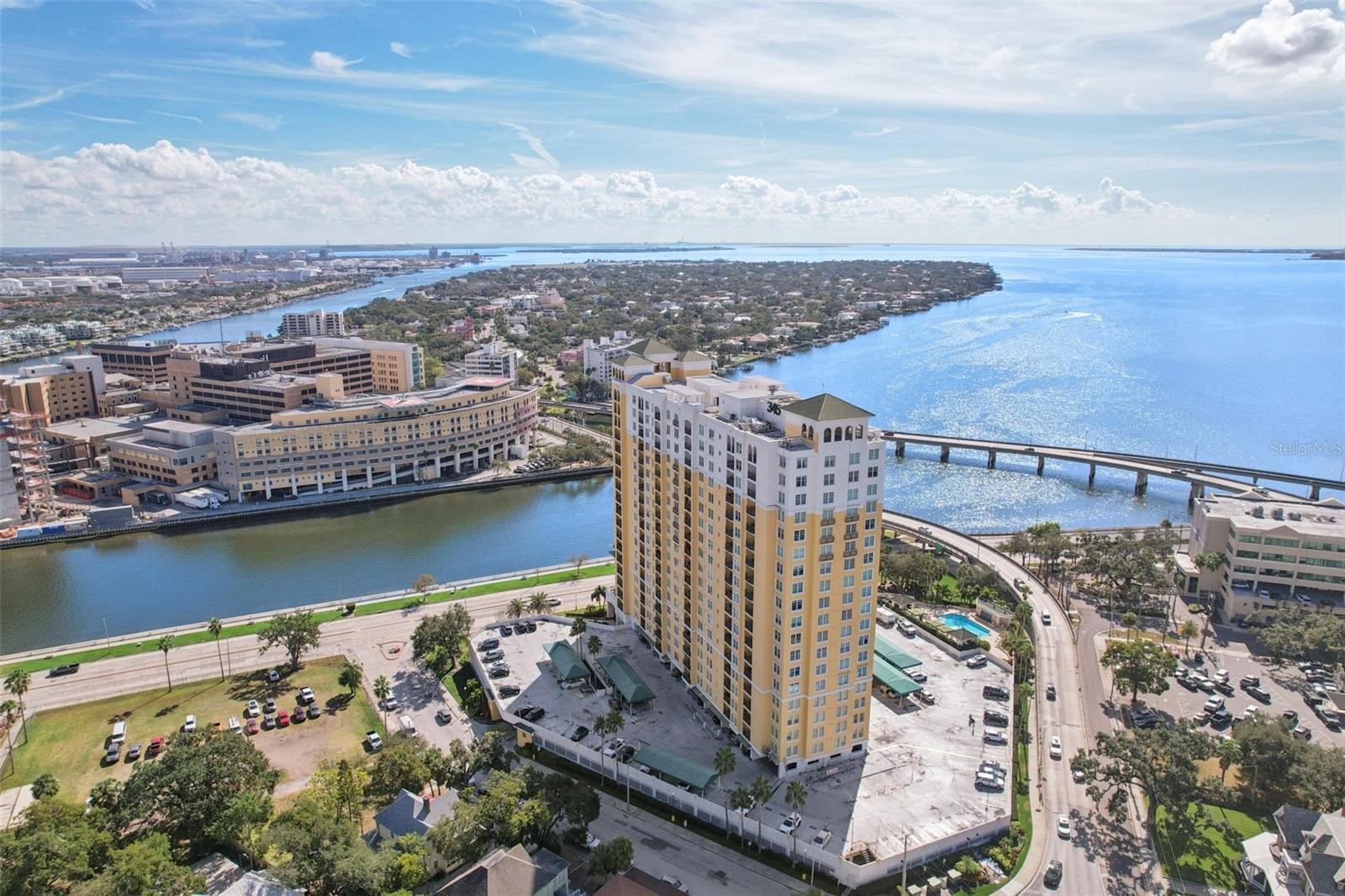 Condominium in TAMPA, FL - Daniel Dourado