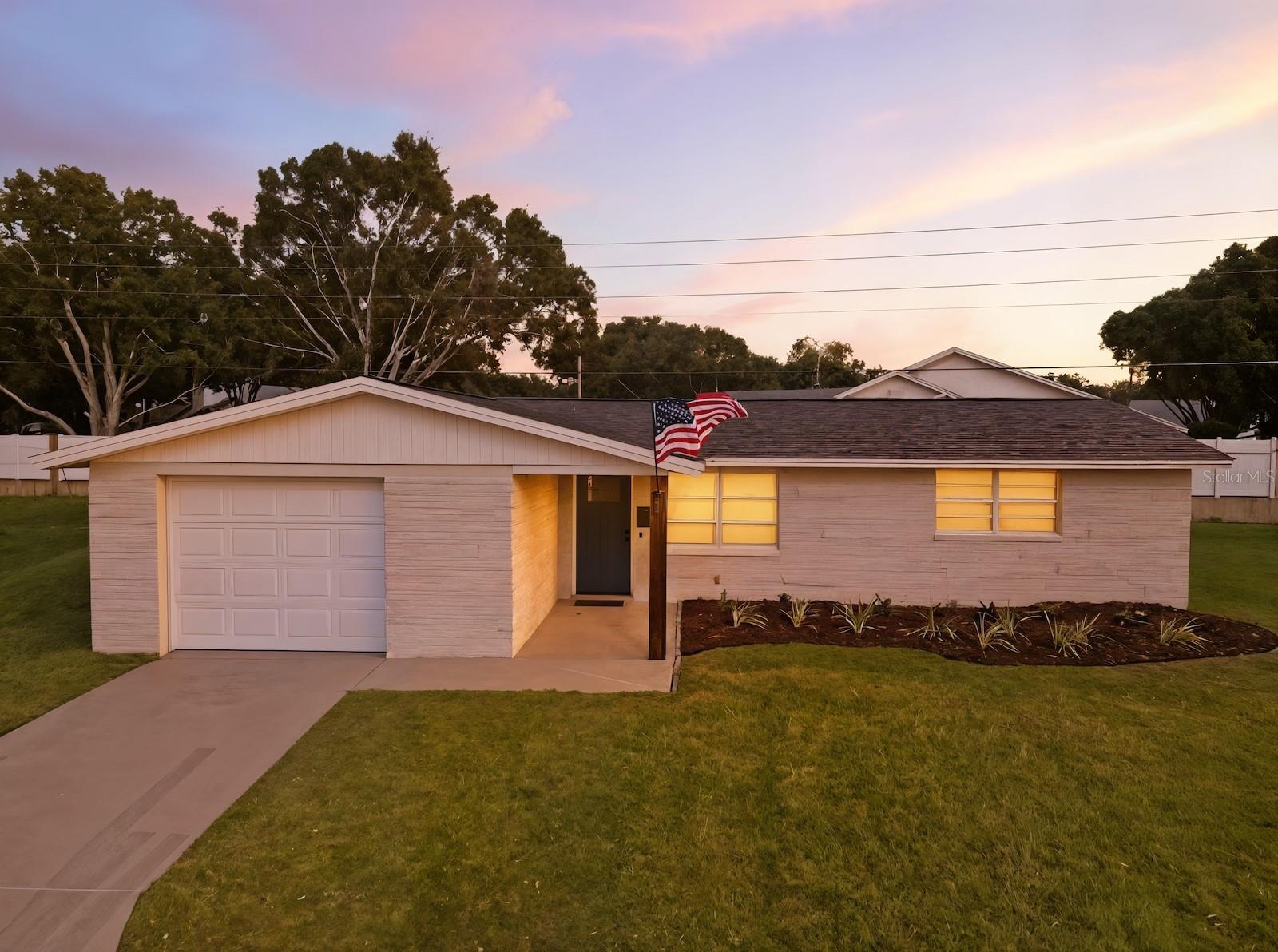 Single Family Residence in HOLIDAY, FL - Daniel Dourado