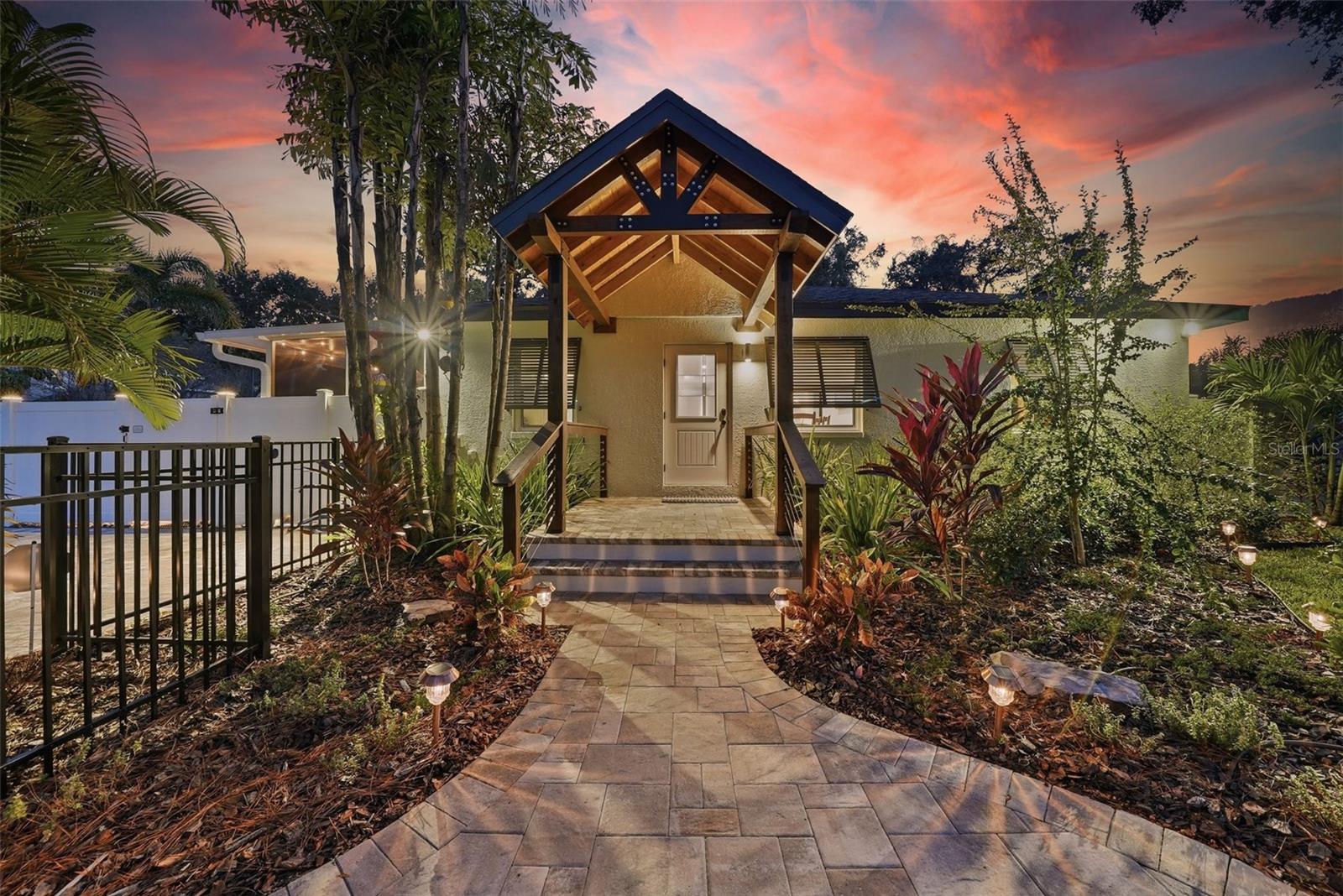 Single Family Residence in SAFETY HARBOR, FL - Daniel Dourado