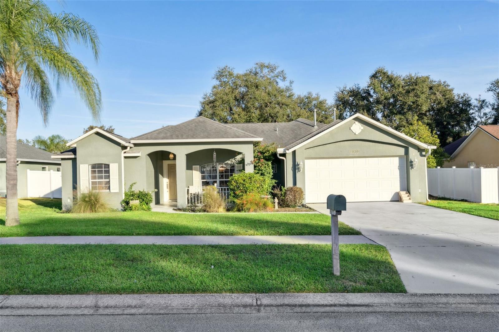 Single Family Residence in MINNEOLA, FL - Daniel Dourado