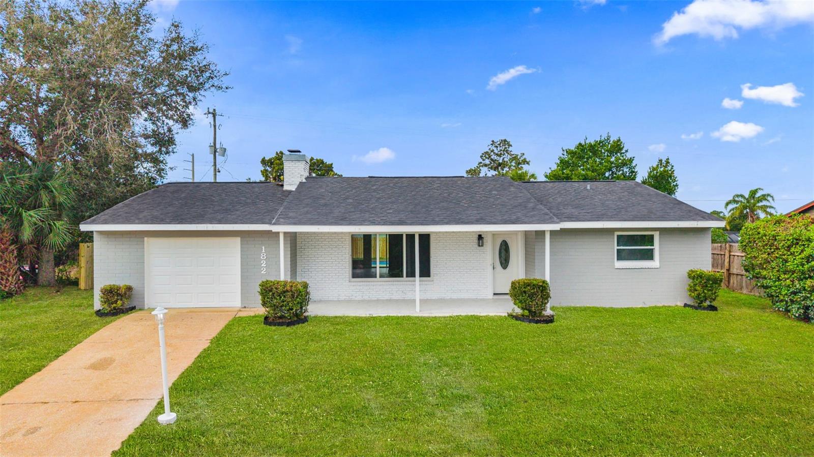 Single Family Residence in EDGEWATER, FL - Daniel Dourado