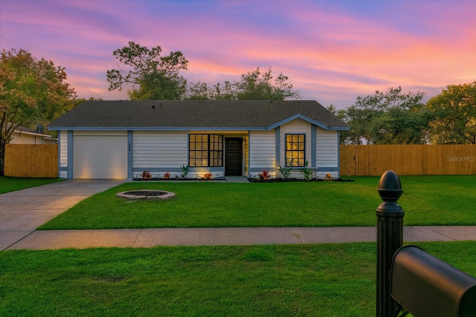Single Family Residence in DELTONA, FL - Daniel Dourado