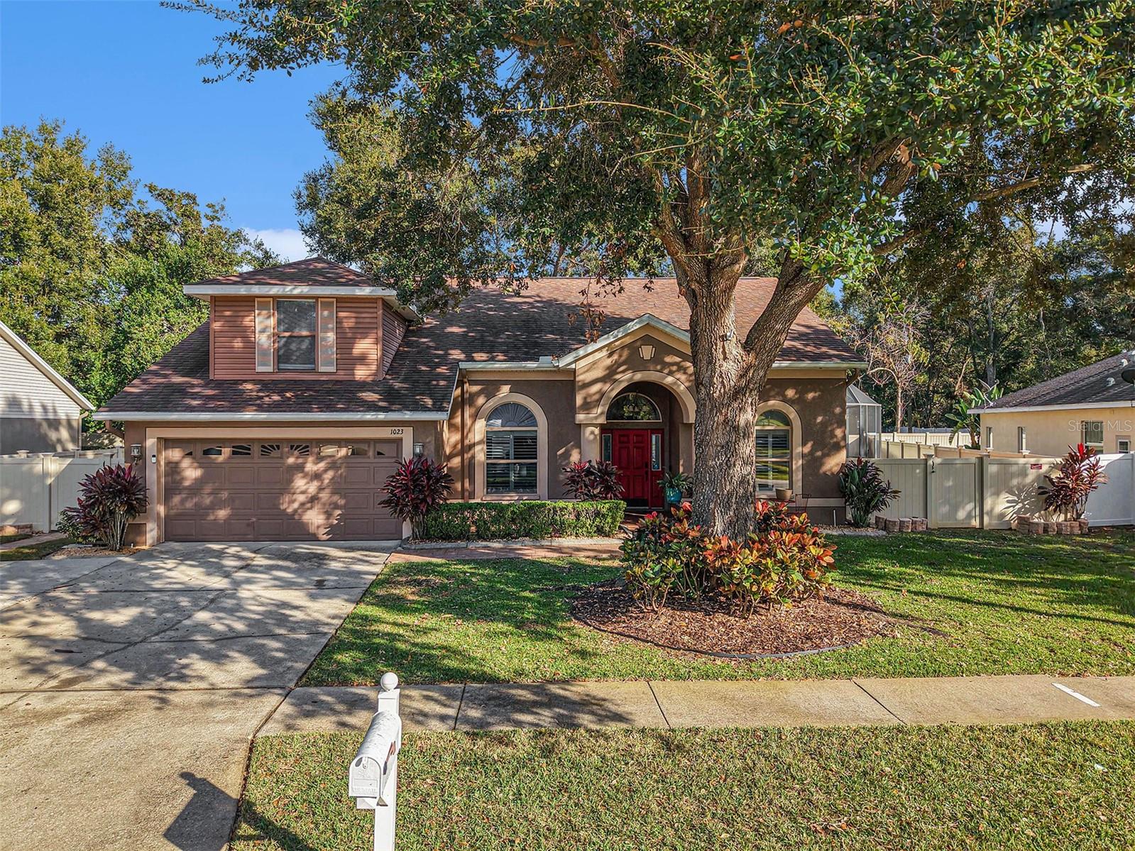 Single Family Residence in VALRICO, FL - Daniel Dourado