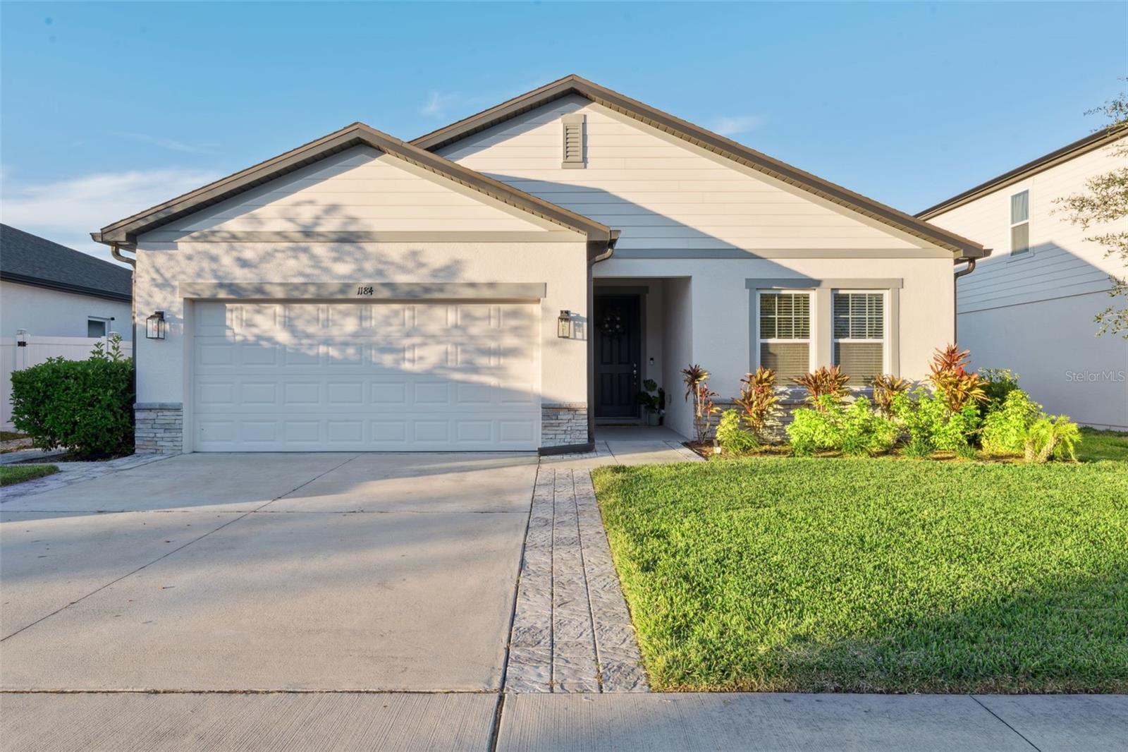 Single Family Residence in DELTONA, FL - Daniel Dourado