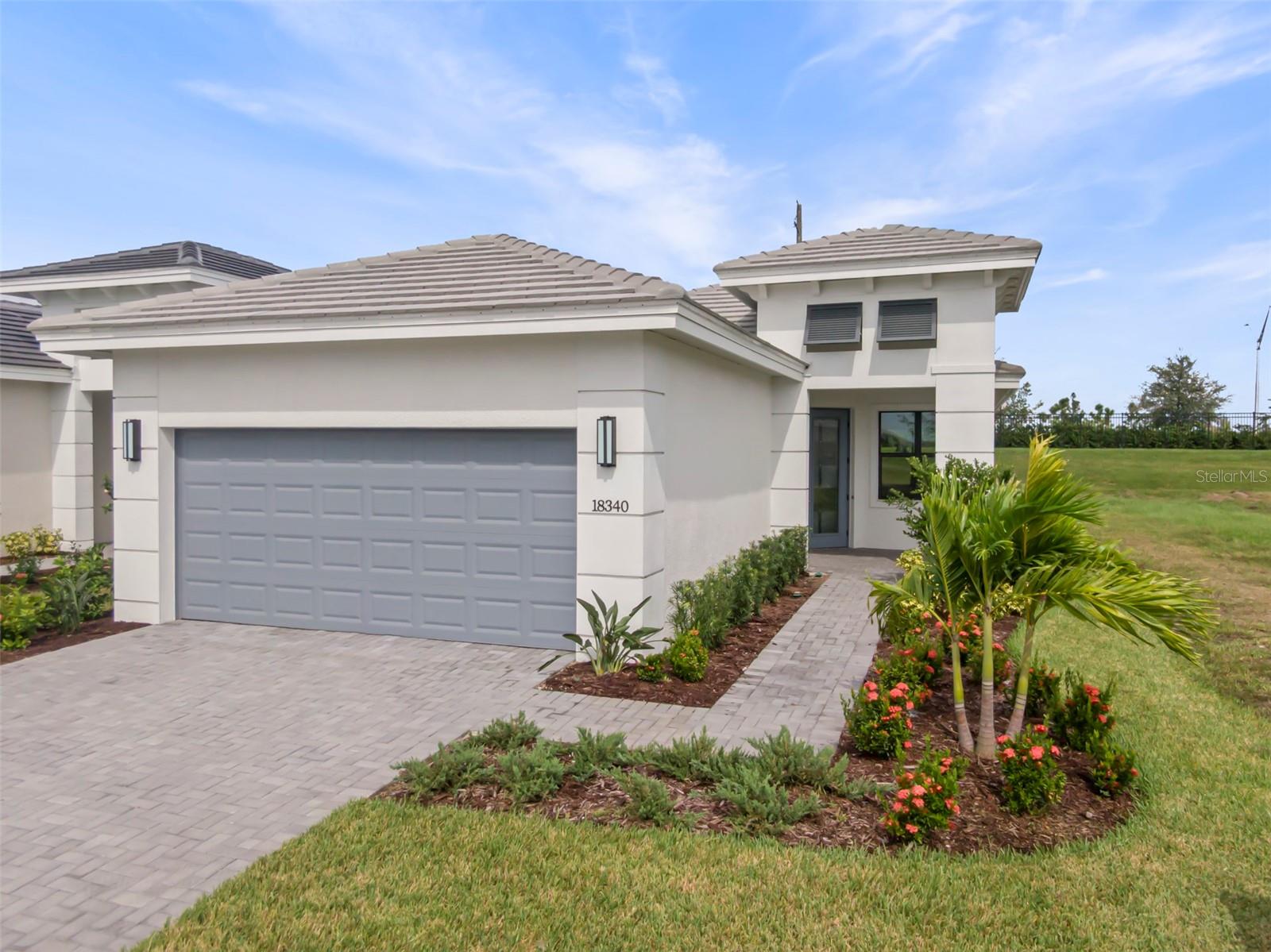 Single Family Residence in LAKEWOOD RANCH, FL - Daniel Dourado