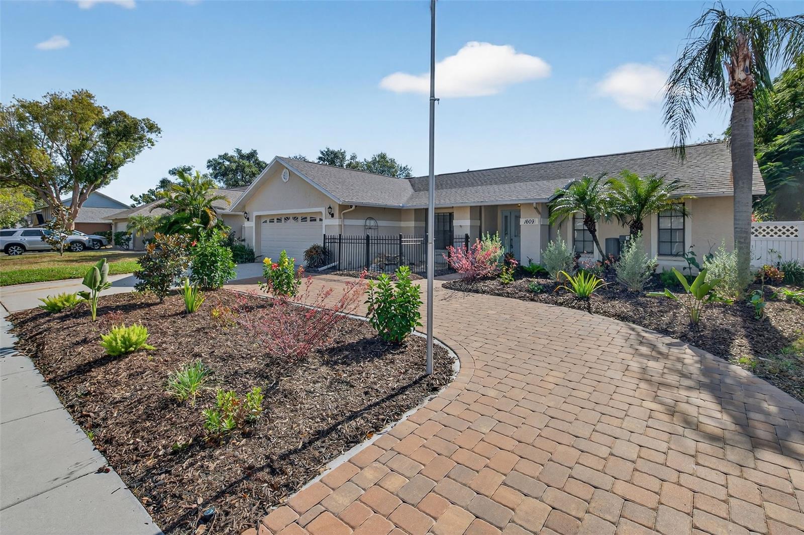 Single Family Residence in VALRICO, FL - Daniel Dourado