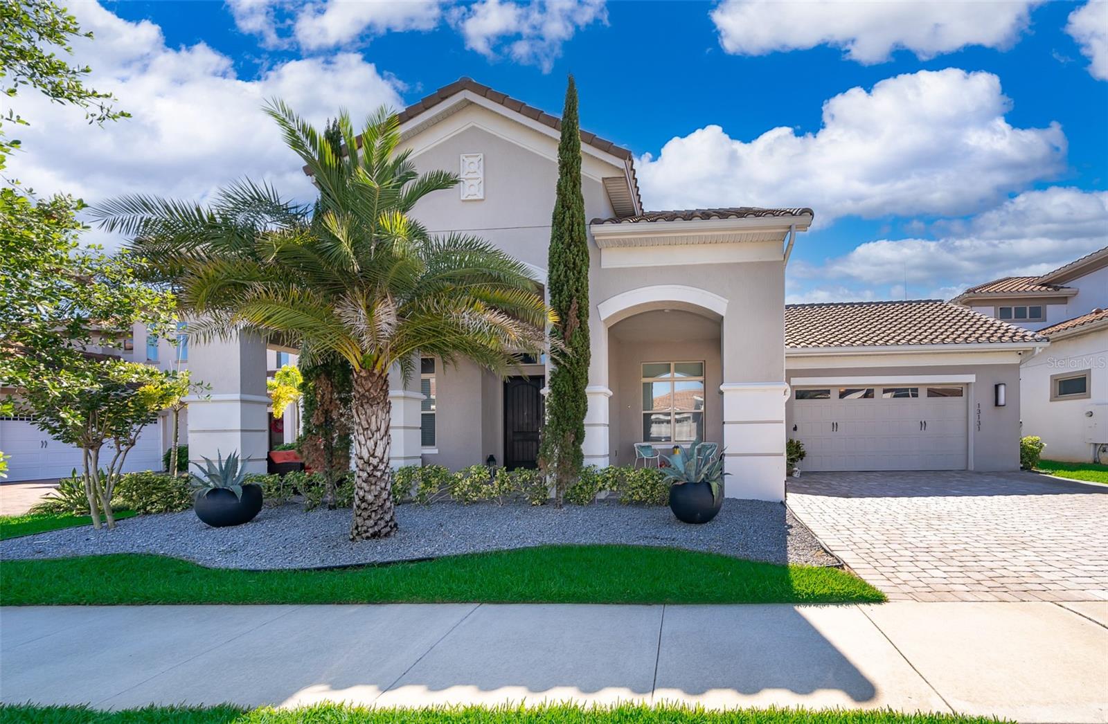 Single Family Residence in ORLANDO, FL - Daniel Dourado