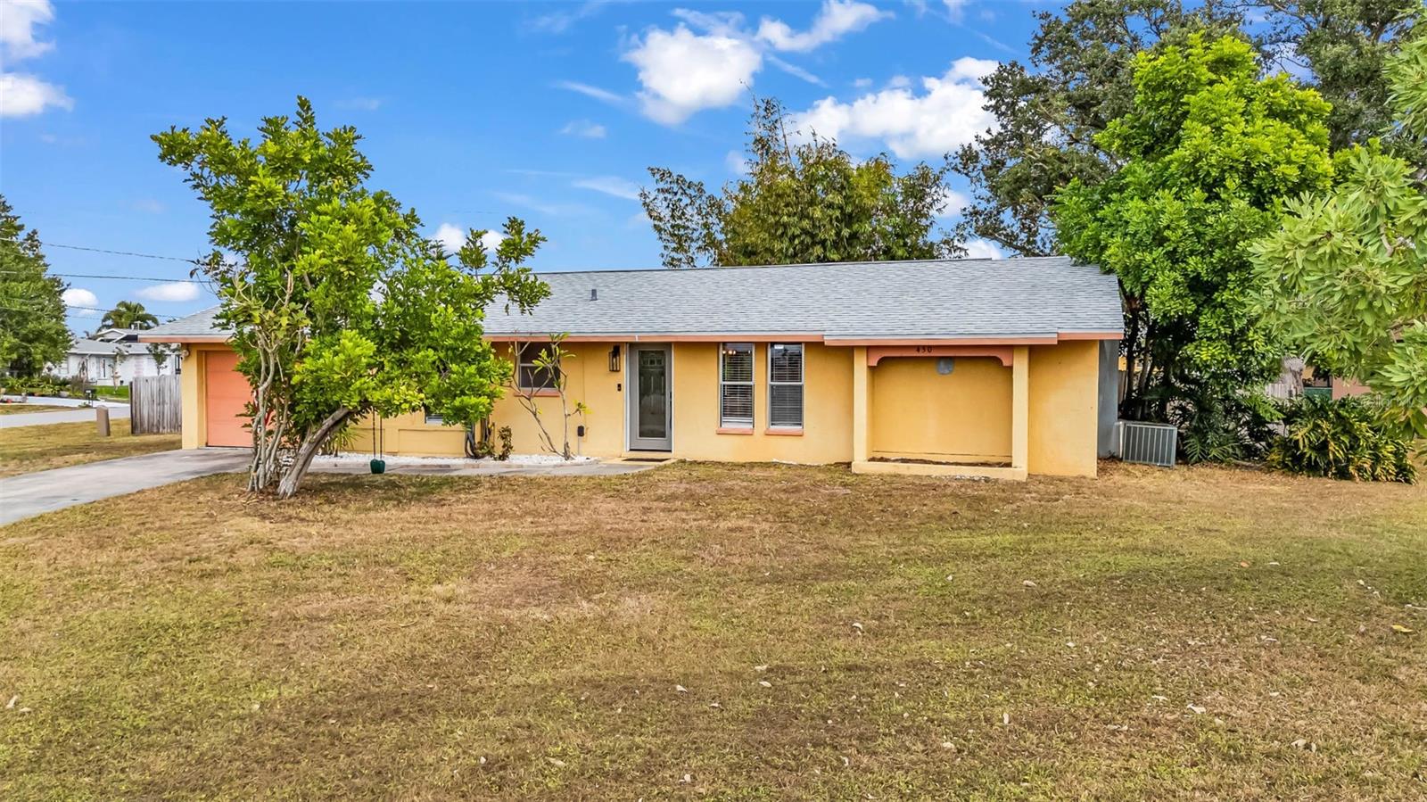 Single Family Residence em PORT CHARLOTTE, FL - Daniel Dourado