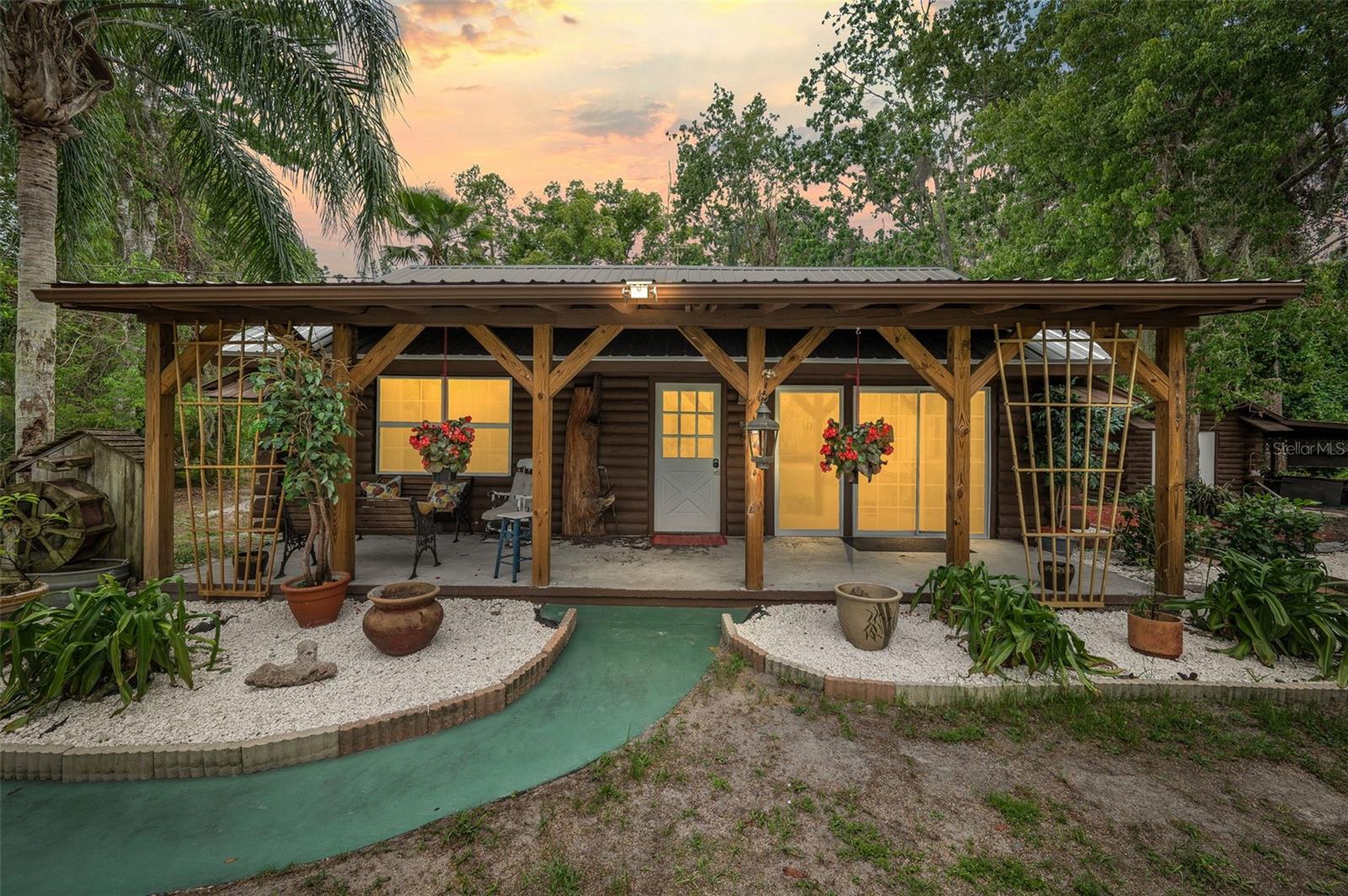 Single Family Residence in GEORGETOWN, FL - Daniel Dourado